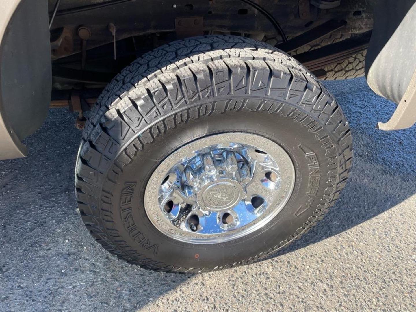 2004 Arizona Beige Clearcoat Metallic Ford F-250 Super Duty XLT (1FTNW21P04E) with an Power Stroke 6.0L Diesel Turbo V8 325hp 560ft. lbs. Other engine, 5-Speed Automatic transmission, located at 800 Riverside Ave, Roseville, CA, 95678, 916-773-4549 & Toll Free: 866-719-4393, 38.732265, -121.291039 - DIESEL CREW CAB 4X4 XLT LOW MILES SERVICE RECORDS - Photo#7