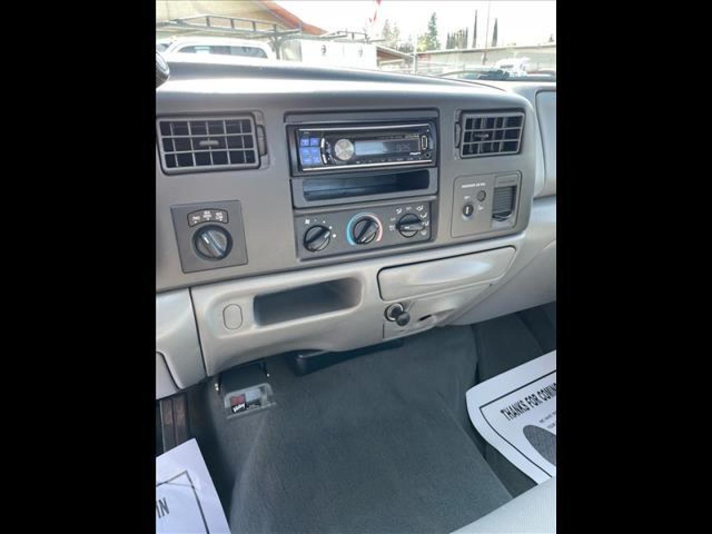 2004 Silver Clearcoat Metallic Ford F-350 Super Duty XLT (1FTSX31P84E) with an Power Stroke 6.0L Diesel Turbo V8 325hp 560ft. lbs. Other engine, 5-Speed Automatic transmission, located at 800 Riverside Ave, Roseville, CA, 95678, 916-773-4549 & Toll Free: 866-719-4393, 38.732265, -121.291039 - DIESEL SUPER CAB 4X4 FX4 XLT 91K MILES SERVICE RECORDS ONE OWNER CLEAN CARFAX - Photo#10
