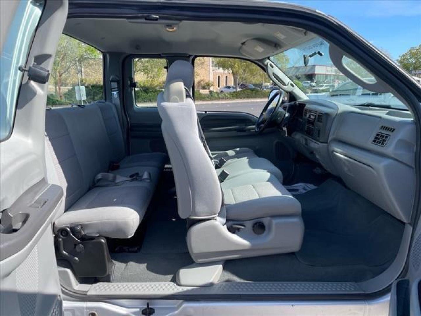 2004 Silver Clearcoat Metallic Ford F-350 Super Duty XLT (1FTSX31P84E) with an Power Stroke 6.0L Diesel Turbo V8 325hp 560ft. lbs. Other engine, 5-Speed Automatic transmission, located at 800 Riverside Ave, Roseville, CA, 95678, 916-773-4549 & Toll Free: 866-719-4393, 38.732265, -121.291039 - DIESEL SUPER CAB 4X4 FX4 XLT 91K MILES SERVICE RECORDS ONE OWNER CLEAN CARFAX - Photo#15
