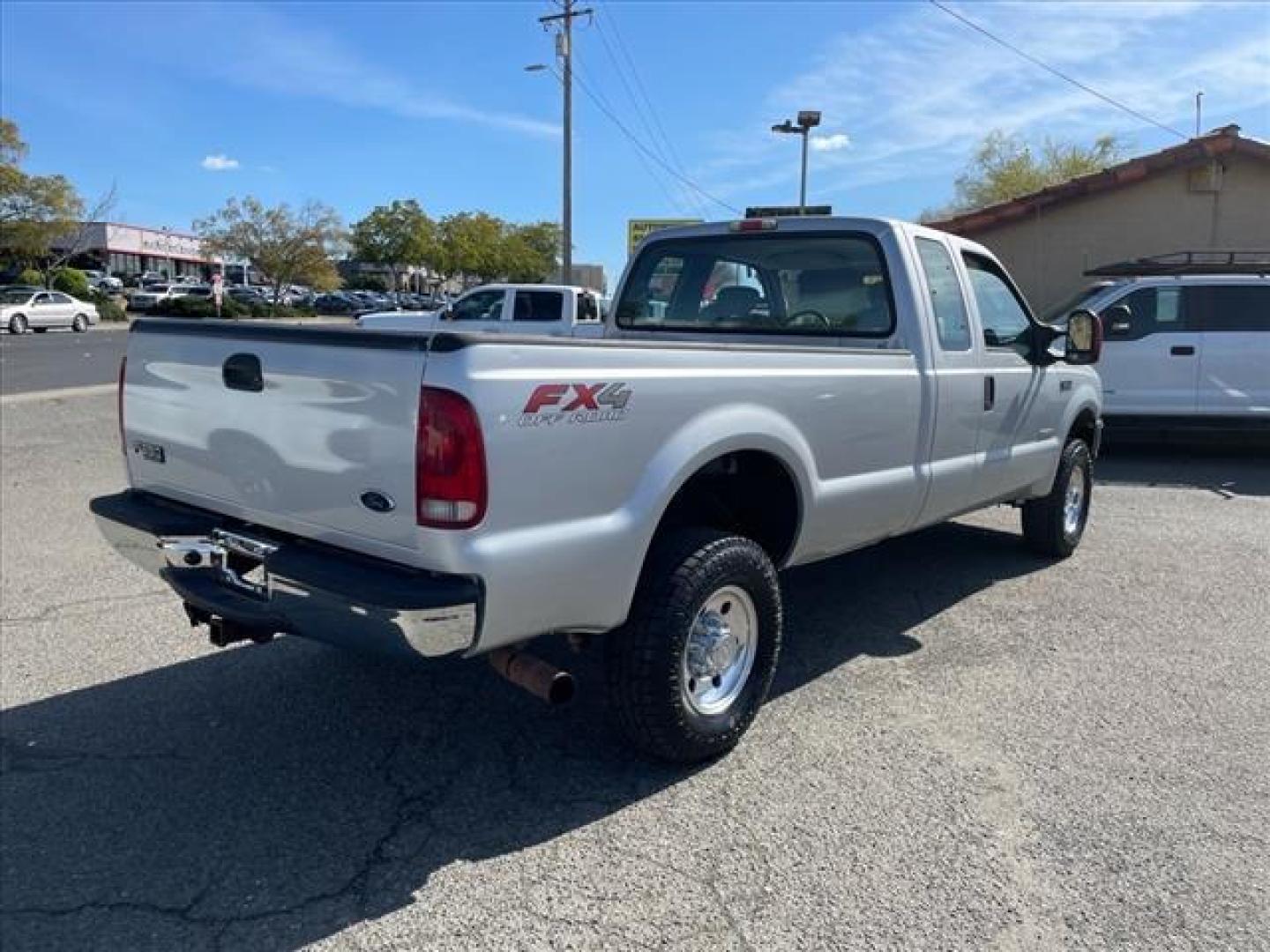 2004 Silver Clearcoat Metallic Ford F-350 Super Duty XLT (1FTSX31P84E) with an Power Stroke 6.0L Diesel Turbo V8 325hp 560ft. lbs. Other engine, 5-Speed Automatic transmission, located at 800 Riverside Ave, Roseville, CA, 95678, 916-773-4549 & Toll Free: 866-719-4393, 38.732265, -121.291039 - DIESEL SUPER CAB 4X4 FX4 XLT 91K MILES SERVICE RECORDS ONE OWNER CLEAN CARFAX - Photo#3