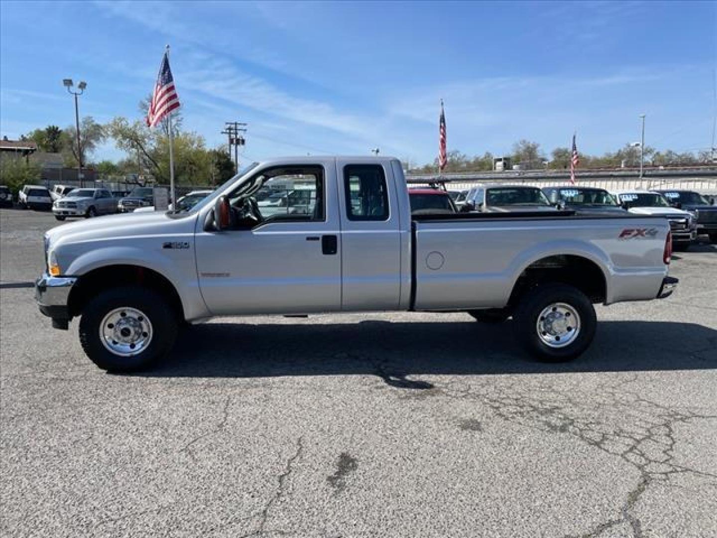 2004 Silver Clearcoat Metallic Ford F-350 Super Duty XLT (1FTSX31P84E) with an Power Stroke 6.0L Diesel Turbo V8 325hp 560ft. lbs. Other engine, 5-Speed Automatic transmission, located at 800 Riverside Ave, Roseville, CA, 95678, 916-773-4549 & Toll Free: 866-719-4393, 38.732265, -121.291039 - DIESEL SUPER CAB 4X4 FX4 XLT 91K MILES SERVICE RECORDS ONE OWNER CLEAN CARFAX - Photo#4