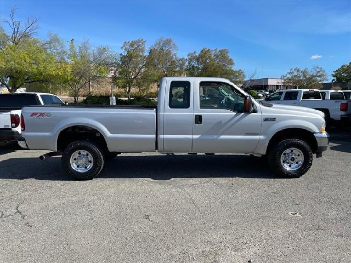 2004 Silver Clearcoat Metallic Ford F-350 Super Duty XLT (1FTSX31P84E) with an Power Stroke 6.0L Diesel Turbo V8 325hp 560ft. lbs. Other engine, 5-Speed Automatic transmission, located at 800 Riverside Ave, Roseville, CA, 95678, 916-773-4549 & Toll Free: 866-719-4393, 38.732265, -121.291039 - DIESEL SUPER CAB 4X4 FX4 XLT 91K MILES SERVICE RECORDS ONE OWNER CLEAN CARFAX - Photo#5