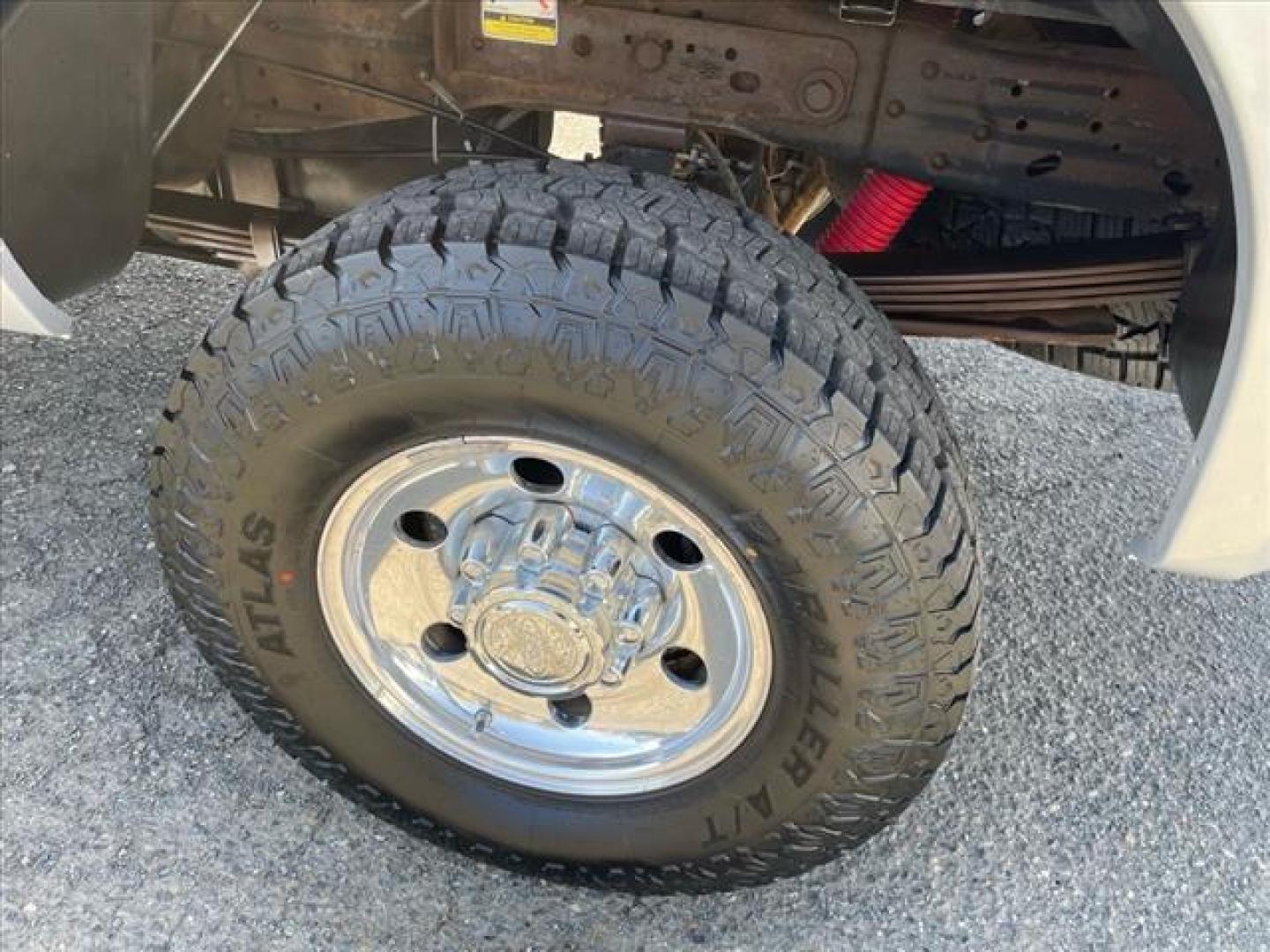 2004 Silver Clearcoat Metallic Ford F-350 Super Duty XLT (1FTSX31P84E) with an Power Stroke 6.0L Diesel Turbo V8 325hp 560ft. lbs. Other engine, 5-Speed Automatic transmission, located at 800 Riverside Ave, Roseville, CA, 95678, 916-773-4549 & Toll Free: 866-719-4393, 38.732265, -121.291039 - DIESEL SUPER CAB 4X4 FX4 XLT 91K MILES SERVICE RECORDS ONE OWNER CLEAN CARFAX - Photo#6