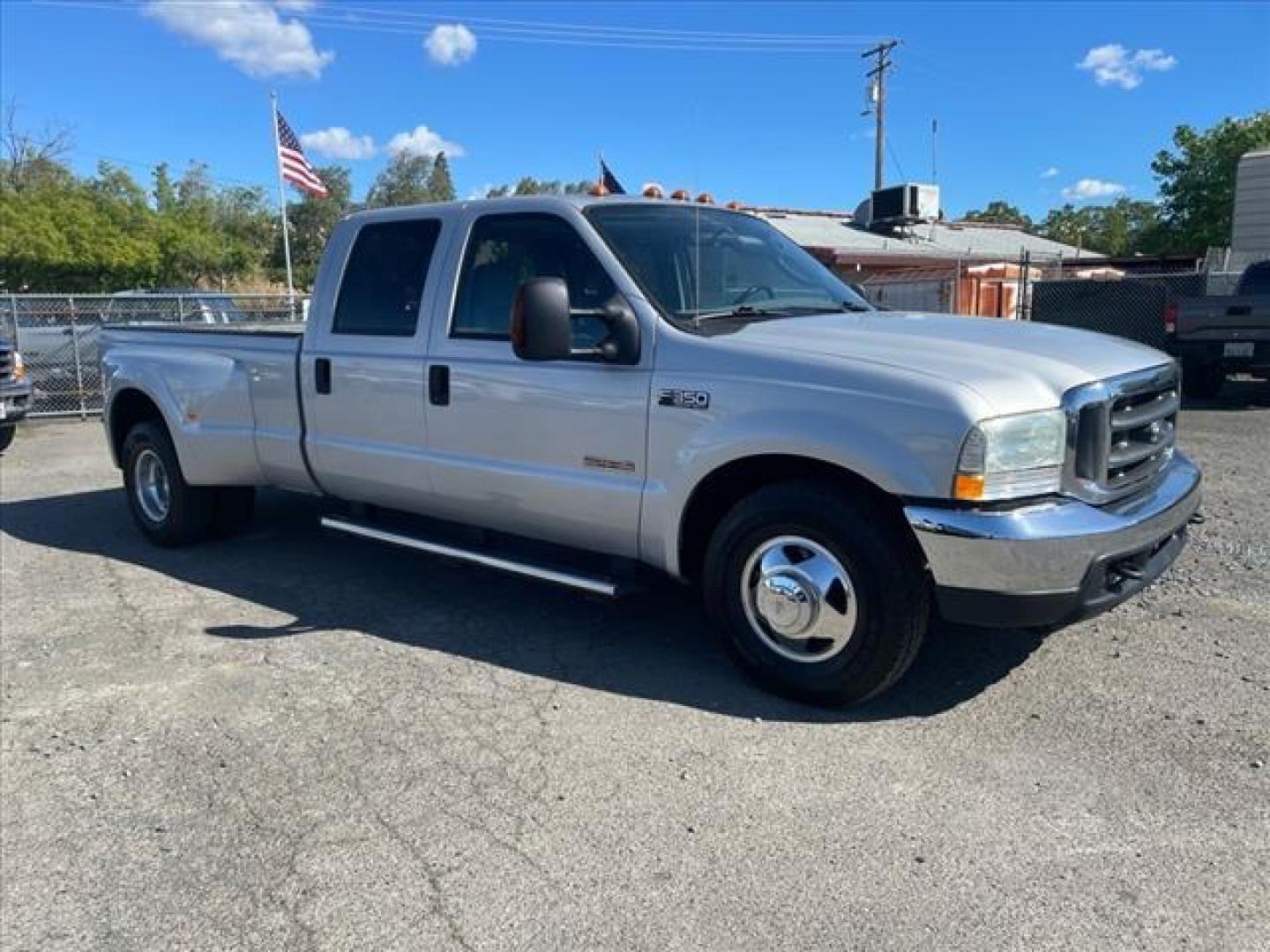 2004 Silver Clearcoat Metallic Ford F-350 Super Duty XLT (1FTWW32P24E) with an Power Stroke 6.0L Diesel Turbo V8 325hp 560ft. lbs. Other engine, 5-Speed Automatic transmission, located at 800 Riverside Ave, Roseville, CA, 95678, 916-773-4549 & Toll Free: 866-719-4393, 38.732265, -121.291039 - DIESEL CREW CAB DUALLY XLT LOW MILES MOON ROOF NEW TIRES NEW HIGH PRESSURE OIL PUMP NEW EGR AND OIL COOLER AUXILIARY FUEL TANK - Photo#1