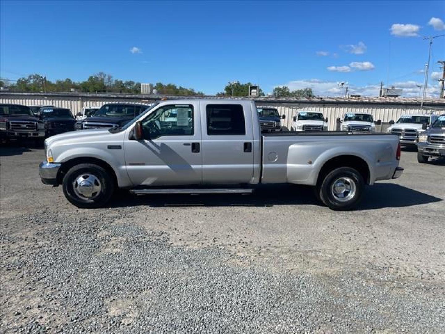 2004 Silver Clearcoat Metallic Ford F-350 Super Duty XLT (1FTWW32P24E) with an Power Stroke 6.0L Diesel Turbo V8 325hp 560ft. lbs. Other engine, 5-Speed Automatic transmission, located at 800 Riverside Ave, Roseville, CA, 95678, 916-773-4549 & Toll Free: 866-719-4393, 38.732265, -121.291039 - DIESEL CREW CAB DUALLY XLT LOW MILES MOON ROOF NEW TIRES NEW HIGH PRESSURE OIL PUMP NEW EGR AND OIL COOLER AUXILIARY FUEL TANK - Photo#4