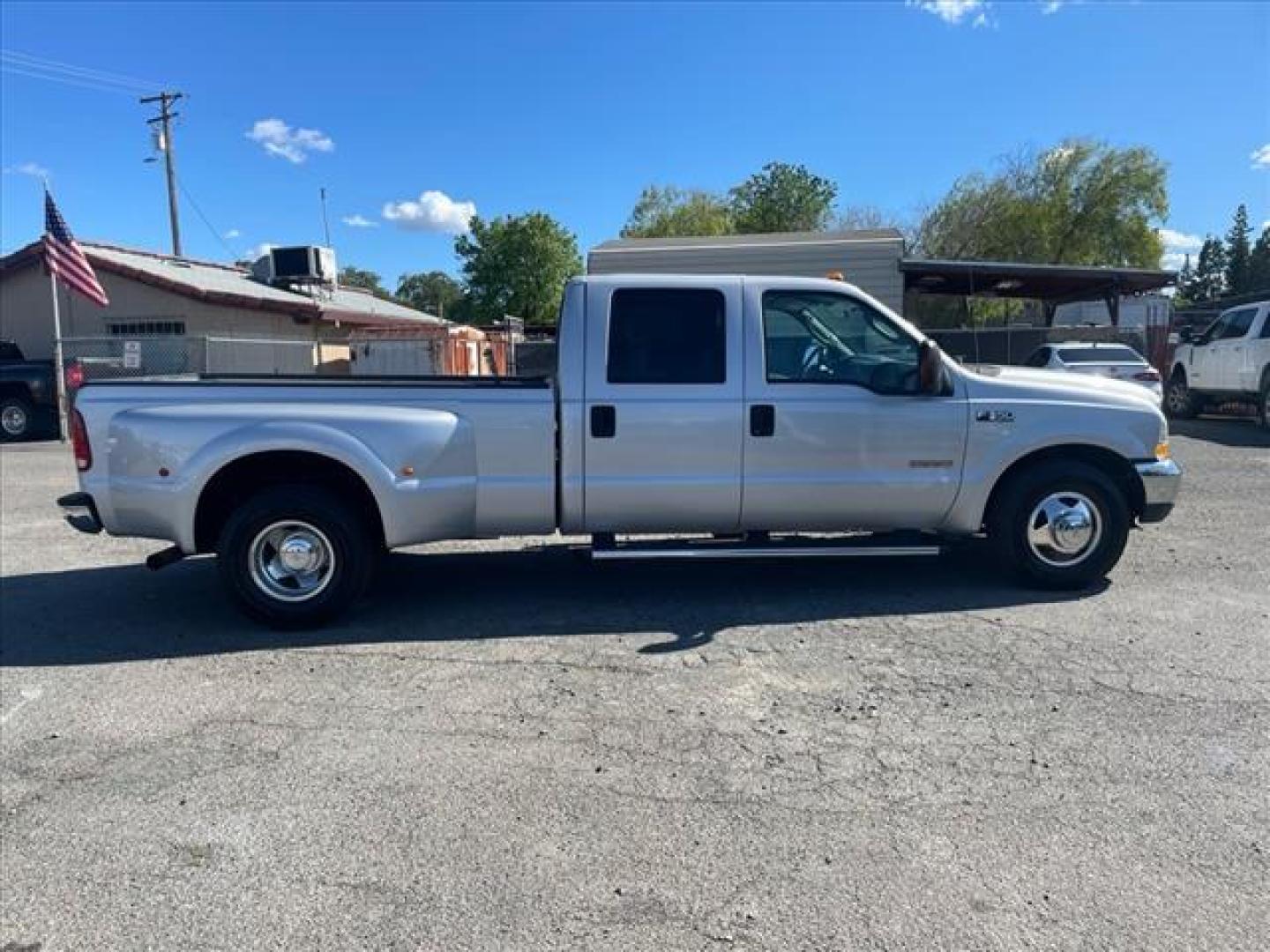2004 Silver Clearcoat Metallic Ford F-350 Super Duty XLT (1FTWW32P24E) with an Power Stroke 6.0L Diesel Turbo V8 325hp 560ft. lbs. Other engine, 5-Speed Automatic transmission, located at 800 Riverside Ave, Roseville, CA, 95678, 916-773-4549 & Toll Free: 866-719-4393, 38.732265, -121.291039 - DIESEL CREW CAB DUALLY XLT LOW MILES MOON ROOF NEW TIRES NEW HIGH PRESSURE OIL PUMP NEW EGR AND OIL COOLER AUXILIARY FUEL TANK - Photo#5