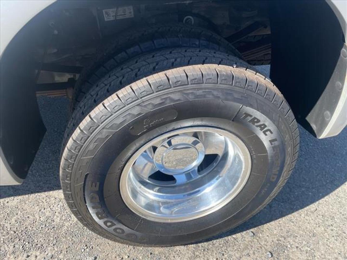 2004 Silver Clearcoat Metallic Ford F-350 Super Duty XLT (1FTWW32P24E) with an Power Stroke 6.0L Diesel Turbo V8 325hp 560ft. lbs. Other engine, 5-Speed Automatic transmission, located at 800 Riverside Ave, Roseville, CA, 95678, 916-773-4549 & Toll Free: 866-719-4393, 38.732265, -121.291039 - DIESEL CREW CAB DUALLY XLT LOW MILES MOON ROOF NEW TIRES NEW HIGH PRESSURE OIL PUMP NEW EGR AND OIL COOLER AUXILIARY FUEL TANK - Photo#6