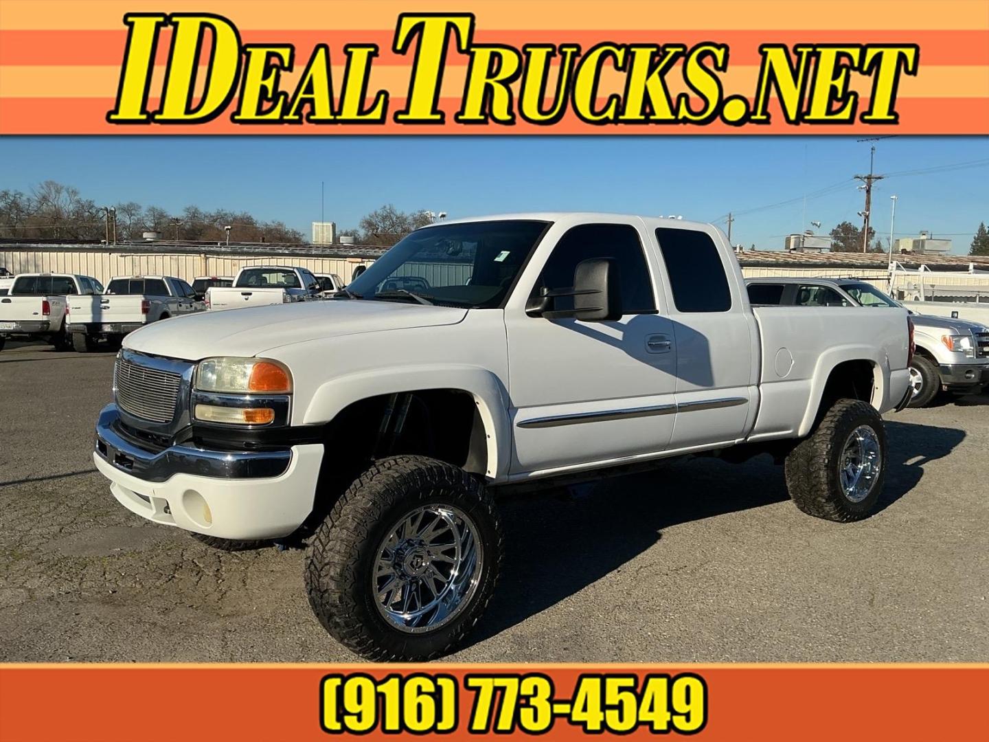 2004 Summit White GMC Sierra 2500HD SLE (1GTHK29254E) with an Duramax 6.6L Diesel Turbo V8 300hp 520ft. lbs. Other engine, 4-Speed Automatic transmission, located at 800 Riverside Ave, Roseville, CA, 95678, 916-773-4549 & Toll Free: 866-719-4393, 38.732265, -121.291039 - DURAMAX DIESEL X-CAB 4X4 SLE LIFTED CLEAN CARFAX - Photo#0