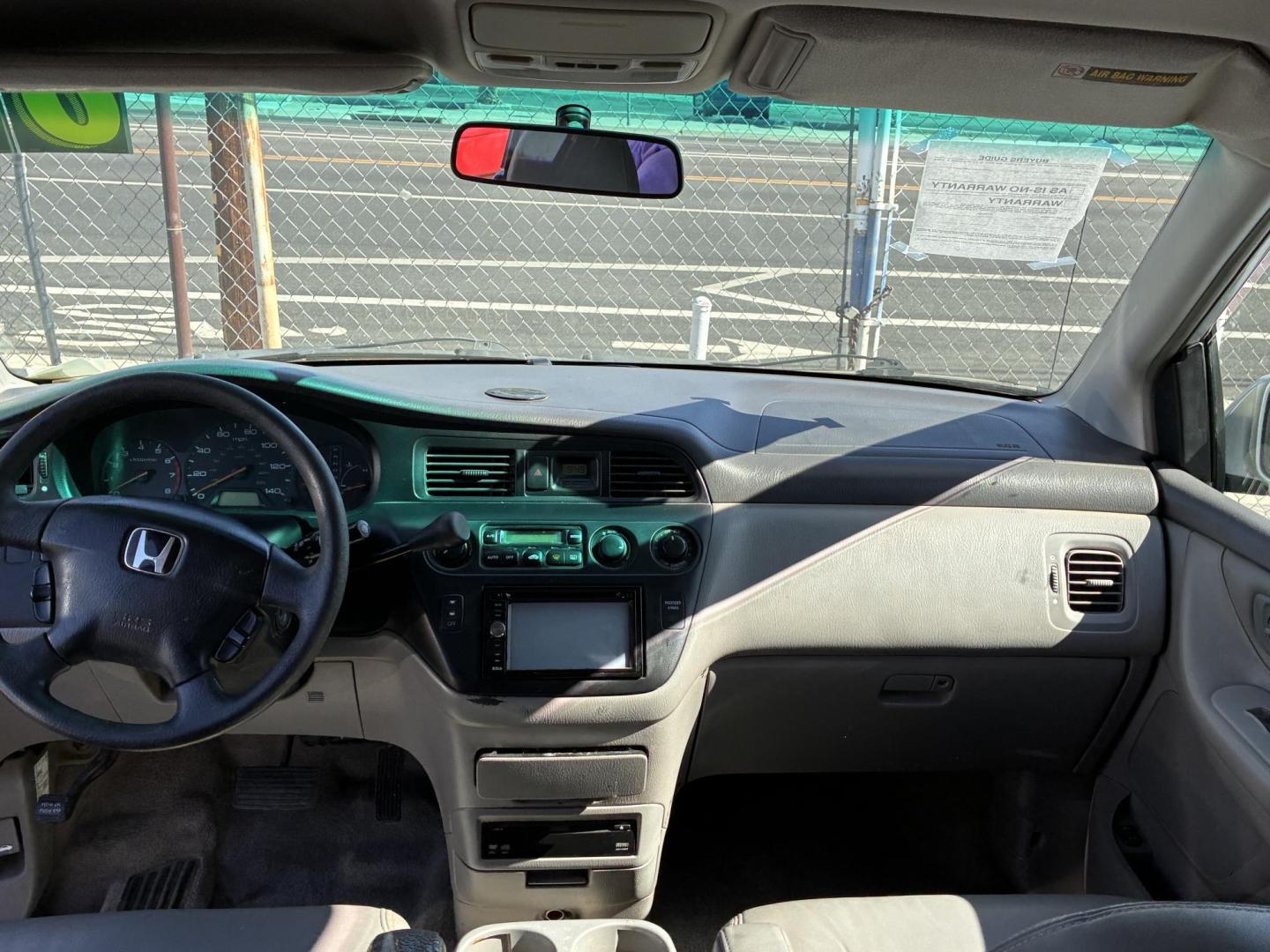 2004 Honda Odyssey EX w/ Leather and DVD (5FNRL18054B) with an 3.5L V6 SOHC 24V engine, 5-Speed Automatic Overdrive transmission, located at 44356 Date Ave., Lancaster, CA, 93534, (661) 945-6555, 34.688919, -118.139374- Photo#3