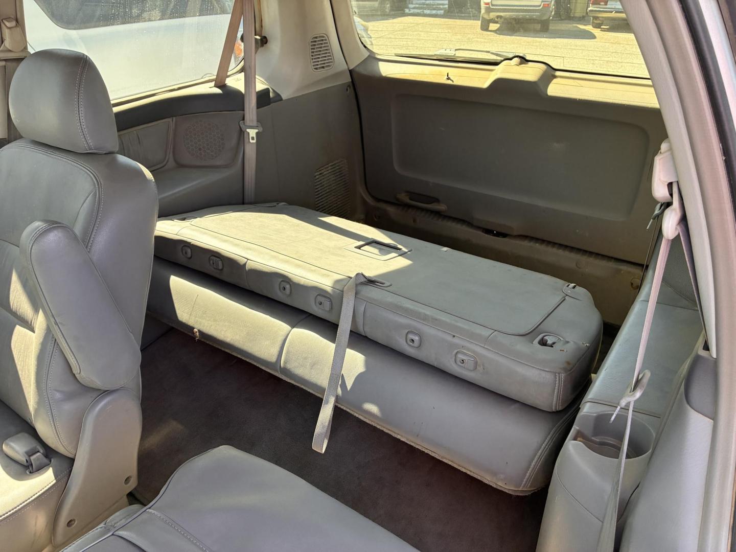 2004 Honda Odyssey EX w/ Leather and DVD (5FNRL18054B) with an 3.5L V6 SOHC 24V engine, 5-Speed Automatic Overdrive transmission, located at 44356 Date Ave., Lancaster, CA, 93534, (661) 945-6555, 34.688919, -118.139374- Photo#5