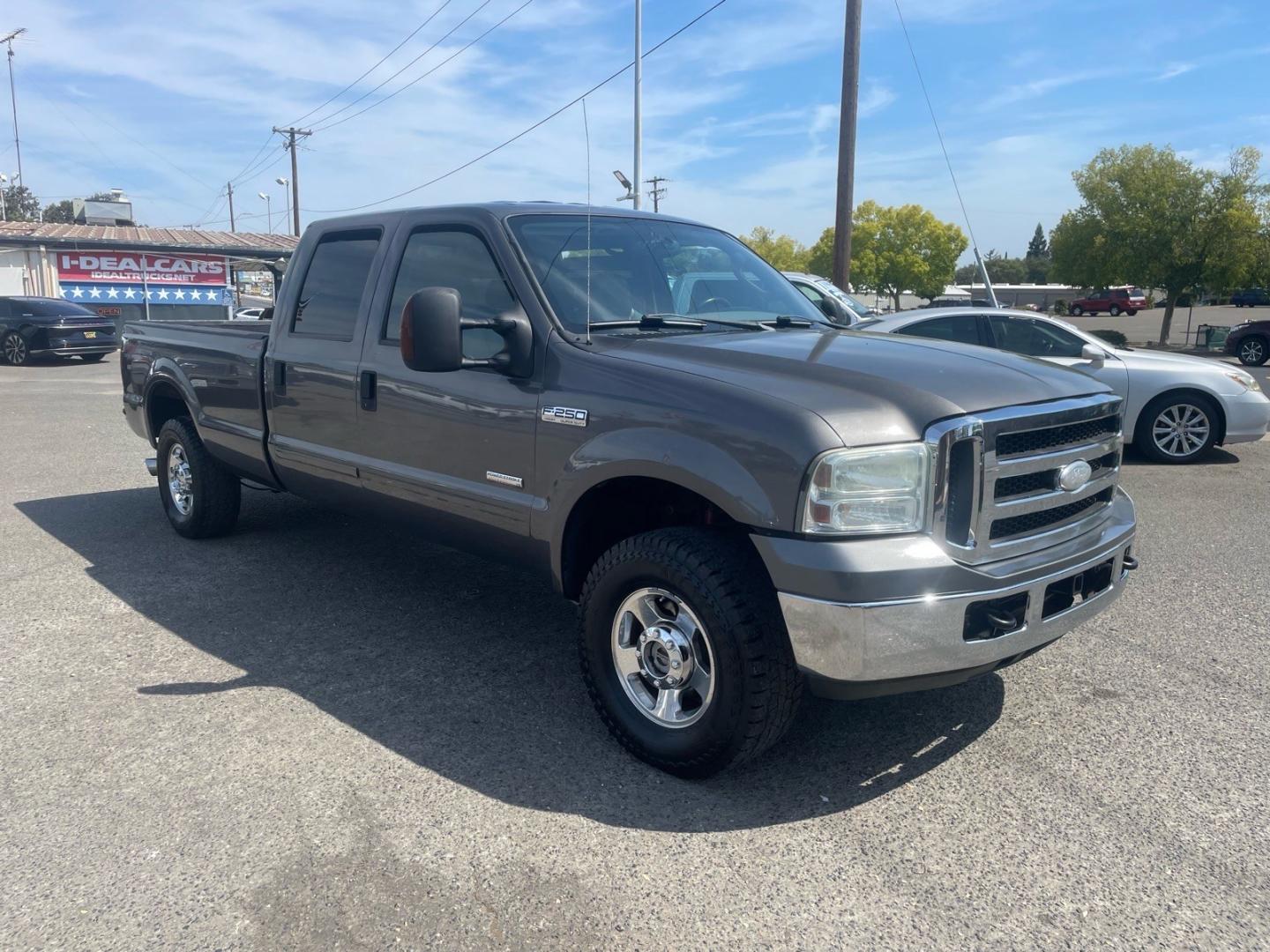 2005 Dark Shadow Grey Clearcoat Metallic Ford F-250 Super Duty Lariat (1FTSW21P45E) with an 6.0L Power Stroke 6.0L Diesel Turbo V8 325hp 560ft. lbs. Direct Injection engine, 5-Speed Automatic transmission, located at 800 Riverside Ave, Roseville, CA, 95678, 916-773-4549 & Toll Free: 866-719-4393, 38.732265, -121.291039 - DIESEL CREW CAB 4X4 FX4 LARIAT HEADSTUDS SERVICE RECORDS- Photo#1