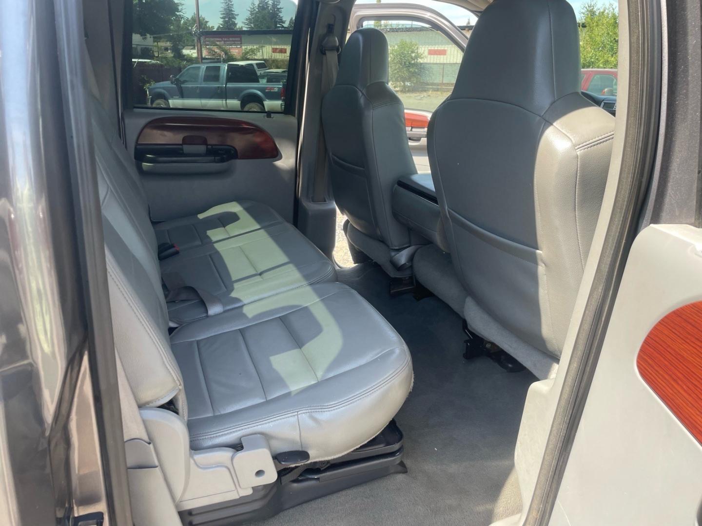2005 Dark Shadow Grey Clearcoat Metallic Ford F-250 Super Duty Lariat (1FTSW21P45E) with an 6.0L Power Stroke 6.0L Diesel Turbo V8 325hp 560ft. lbs. Direct Injection engine, 5-Speed Automatic transmission, located at 800 Riverside Ave, Roseville, CA, 95678, 916-773-4549 & Toll Free: 866-719-4393, 38.732265, -121.291039 - DIESEL CREW CAB 4X4 FX4 LARIAT HEADSTUDS SERVICE RECORDS- Photo#12