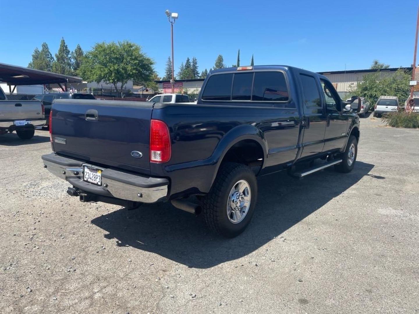 2005 True Blue Clearcoat Metallic Ford F-350 Super Duty Lariat (1FTWW31P25E) with an 6.0L Power Stroke 6.0L Diesel Turbo V8 325hp 560ft. lbs. Direct Injection engine, 5-Speed Automatic transmission, located at 800 Riverside Ave, Roseville, CA, 95678, 916-773-4549 & Toll Free: 866-719-4393, 38.732265, -121.291039 - DIESEL CREW CAB 4X4 LARIAT LOW MILES BULLET PROOF EGR AND OIL COOLER MOON ROOF CLEAN CARFAX - Photo#3