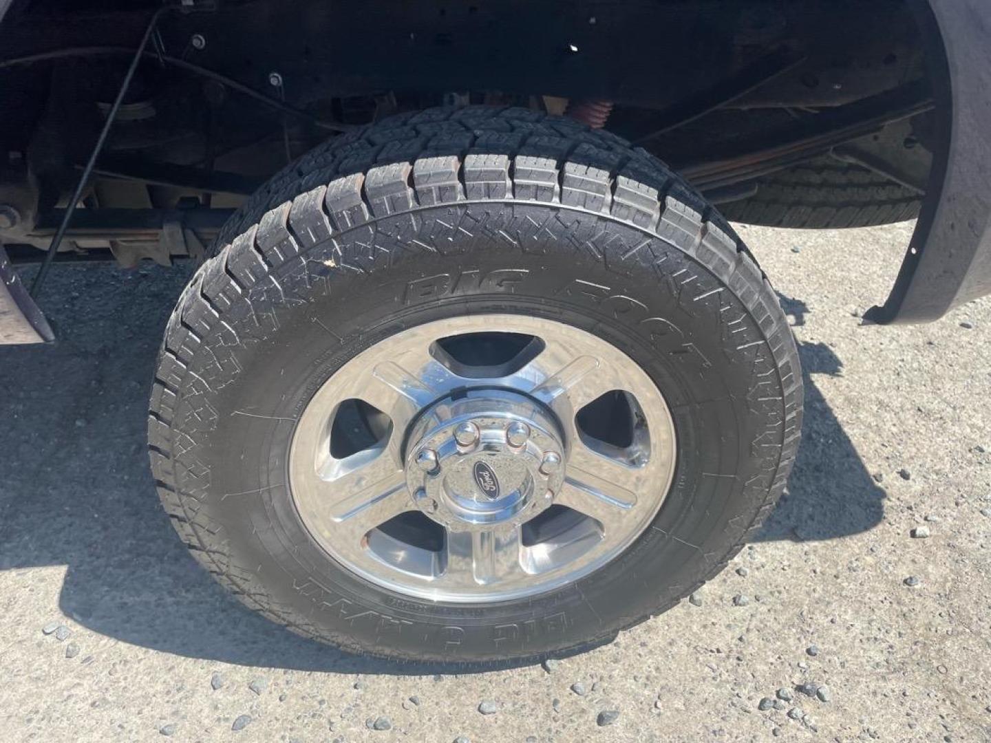 2005 True Blue Clearcoat Metallic Ford F-350 Super Duty Lariat (1FTWW31P25E) with an 6.0L Power Stroke 6.0L Diesel Turbo V8 325hp 560ft. lbs. Direct Injection engine, 5-Speed Automatic transmission, located at 800 Riverside Ave, Roseville, CA, 95678, 916-773-4549 & Toll Free: 866-719-4393, 38.732265, -121.291039 - DIESEL CREW CAB 4X4 LARIAT LOW MILES BULLET PROOF EGR AND OIL COOLER MOON ROOF CLEAN CARFAX - Photo#6