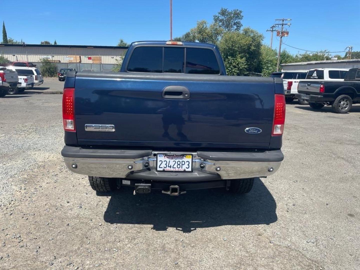 2005 True Blue Clearcoat Metallic Ford F-350 Super Duty Lariat (1FTWW31P25E) with an 6.0L Power Stroke 6.0L Diesel Turbo V8 325hp 560ft. lbs. Direct Injection engine, 5-Speed Automatic transmission, located at 800 Riverside Ave, Roseville, CA, 95678, 916-773-4549 & Toll Free: 866-719-4393, 38.732265, -121.291039 - DIESEL CREW CAB 4X4 LARIAT LOW MILES BULLET PROOF EGR AND OIL COOLER MOON ROOF CLEAN CARFAX - Photo#8