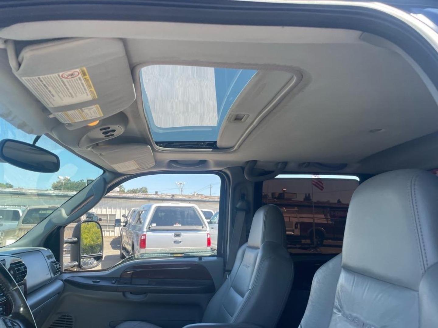 2005 True Blue Clearcoat Metallic Ford F-350 Super Duty Lariat (1FTWW31P25E) with an 6.0L Power Stroke 6.0L Diesel Turbo V8 325hp 560ft. lbs. Direct Injection engine, 5-Speed Automatic transmission, located at 800 Riverside Ave, Roseville, CA, 95678, 916-773-4549 & Toll Free: 866-719-4393, 38.732265, -121.291039 - DIESEL CREW CAB 4X4 LARIAT LOW MILES BULLET PROOF EGR AND OIL COOLER MOON ROOF CLEAN CARFAX - Photo#10