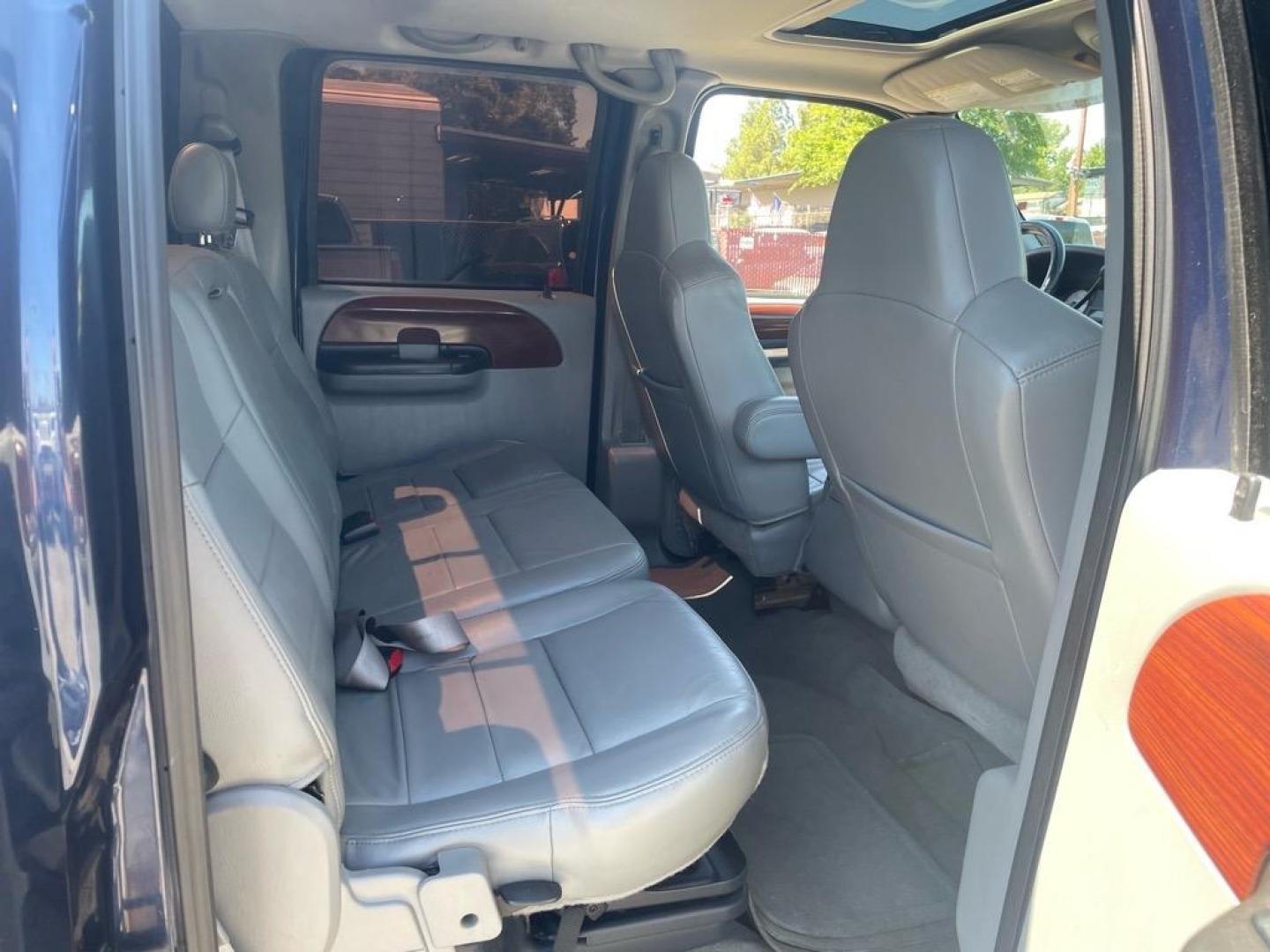 2005 True Blue Clearcoat Metallic Ford F-350 Super Duty Lariat (1FTWW31P25E) with an 6.0L Power Stroke 6.0L Diesel Turbo V8 325hp 560ft. lbs. Direct Injection engine, 5-Speed Automatic transmission, located at 800 Riverside Ave, Roseville, CA, 95678, 916-773-4549 & Toll Free: 866-719-4393, 38.732265, -121.291039 - DIESEL CREW CAB 4X4 LARIAT LOW MILES BULLET PROOF EGR AND OIL COOLER MOON ROOF CLEAN CARFAX - Photo#14