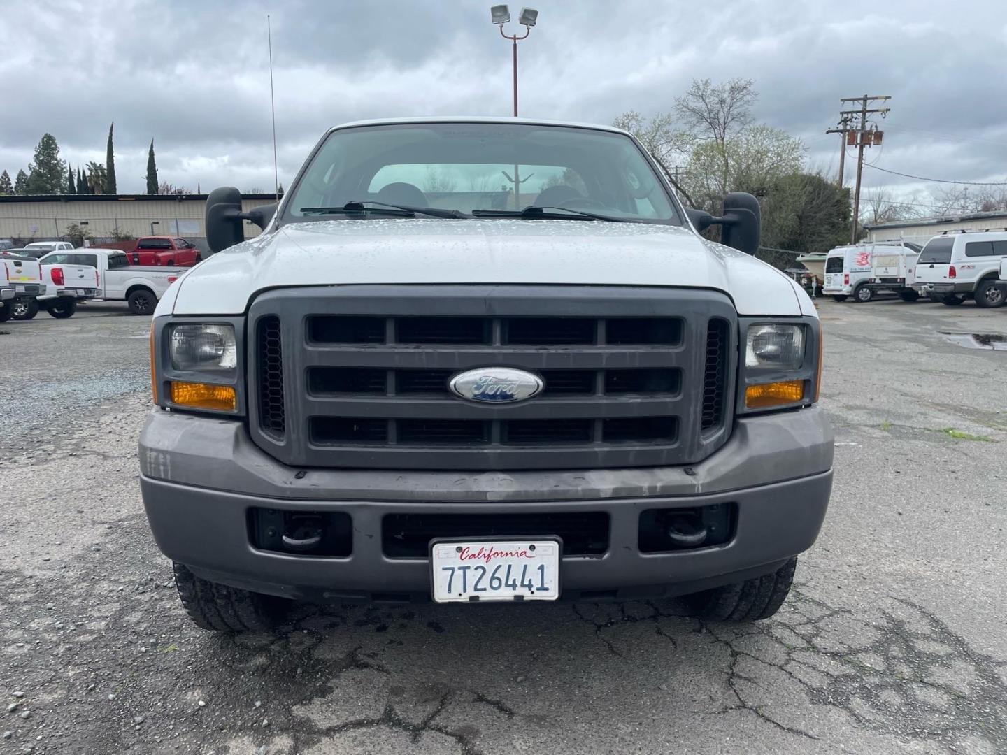 2005 Oxford White Clearcoat Ford F-350 Super Duty XL (1FTWX31PX5E) with an 6.0L Power Stroke 6.0L Diesel Turbo V8 325hp 560ft. lbs. Direct Injection engine, 6-Speed Manual transmission, located at 800 Riverside Ave, Roseville, CA, 95678, 916-773-4549 & Toll Free: 866-719-4393, 38.732265, -121.291039 - DIESEL SUPER CAB 4X4 6 SPEED MANUAL TRANSMISSION LOW MILES ONE OWNER SERVICE RECORDS ON CLEAN CARFAX- Photo#6