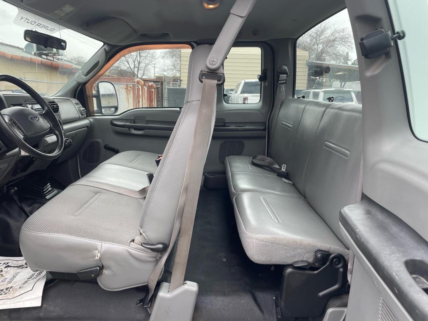 2005 Oxford White Clearcoat Ford F-350 Super Duty XL (1FTWX31PX5E) with an 6.0L Power Stroke 6.0L Diesel Turbo V8 325hp 560ft. lbs. Direct Injection engine, 6-Speed Manual transmission, located at 800 Riverside Ave, Roseville, CA, 95678, 916-773-4549 & Toll Free: 866-719-4393, 38.732265, -121.291039 - DIESEL SUPER CAB 4X4 6 SPEED MANUAL TRANSMISSION LOW MILES ONE OWNER SERVICE RECORDS ON CLEAN CARFAX- Photo#10