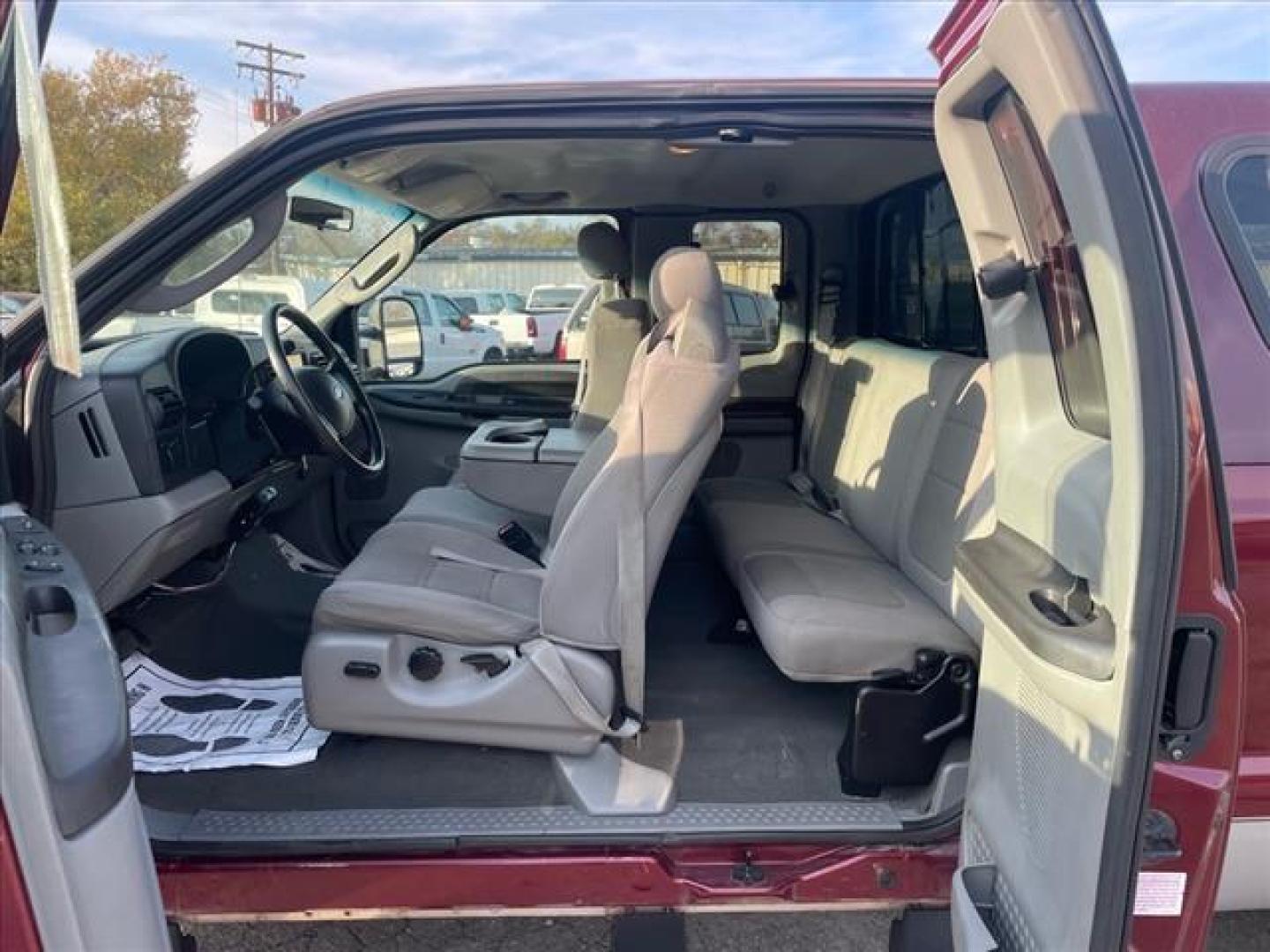 2005 Dark Toreador Red Clearcoat Ford F-250 Super Duty XLT (1FTSX21P85E) with an 6.0L Power Stroke 6.0L Diesel Turbo V8 325hp 560ft. lbs. Direct Injection engine, 5-Speed Automatic transmission, located at 800 Riverside Ave, Roseville, CA, 95678, 916-773-4549 & Toll Free: 866-719-4393, 38.732265, -121.291039 - DIESEL SUPER CAB 4X4 FX4 XLT HEADSTUDS NEW TIRES - Photo#6