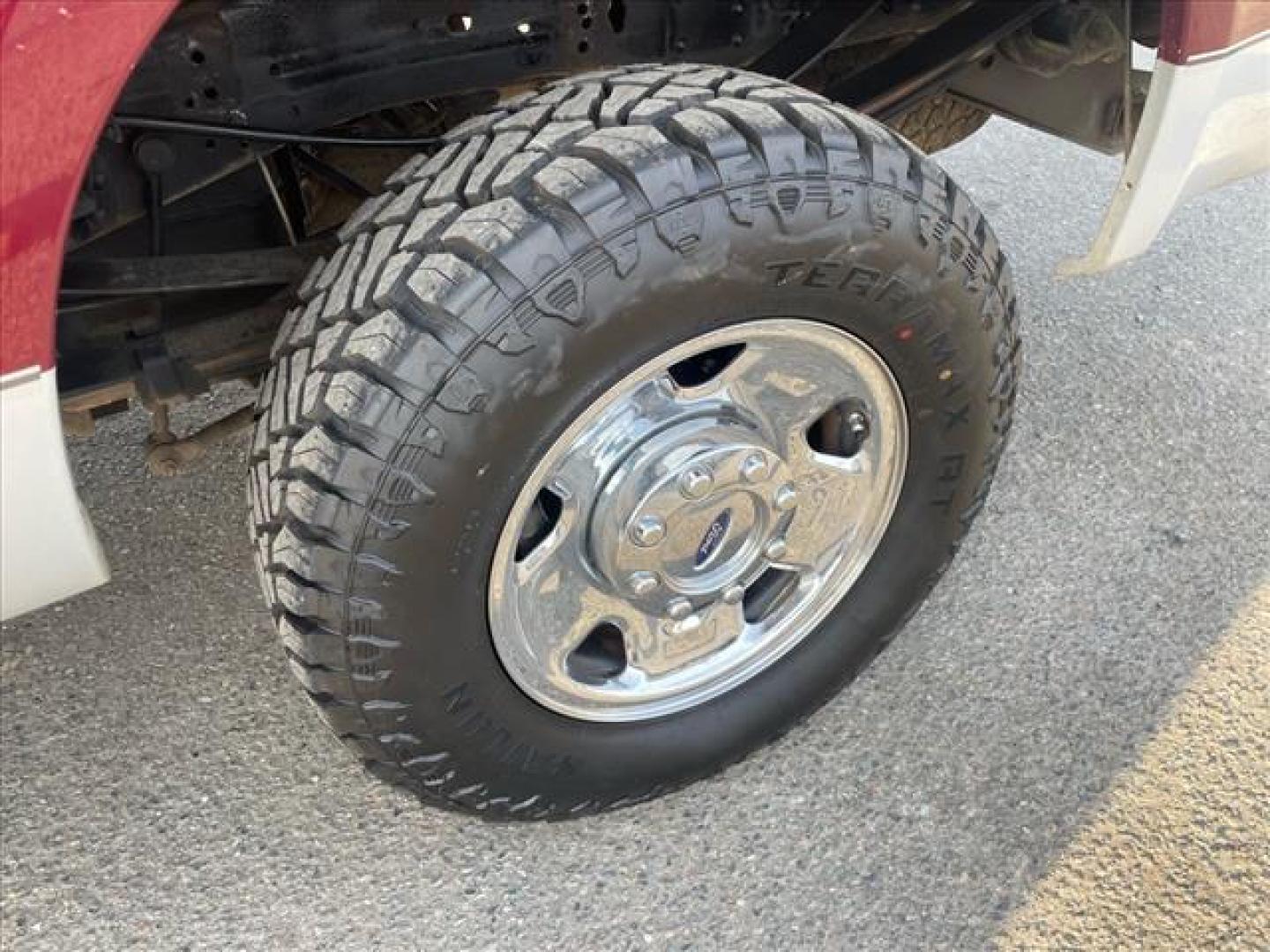 2005 Dark Toreador Red Clearcoat Ford F-250 Super Duty XLT (1FTSX21P85E) with an 6.0L Power Stroke 6.0L Diesel Turbo V8 325hp 560ft. lbs. Direct Injection engine, 5-Speed Automatic transmission, located at 800 Riverside Ave, Roseville, CA, 95678, 916-773-4549 & Toll Free: 866-719-4393, 38.732265, -121.291039 - DIESEL SUPER CAB 4X4 FX4 XLT HEADSTUDS NEW TIRES - Photo#4