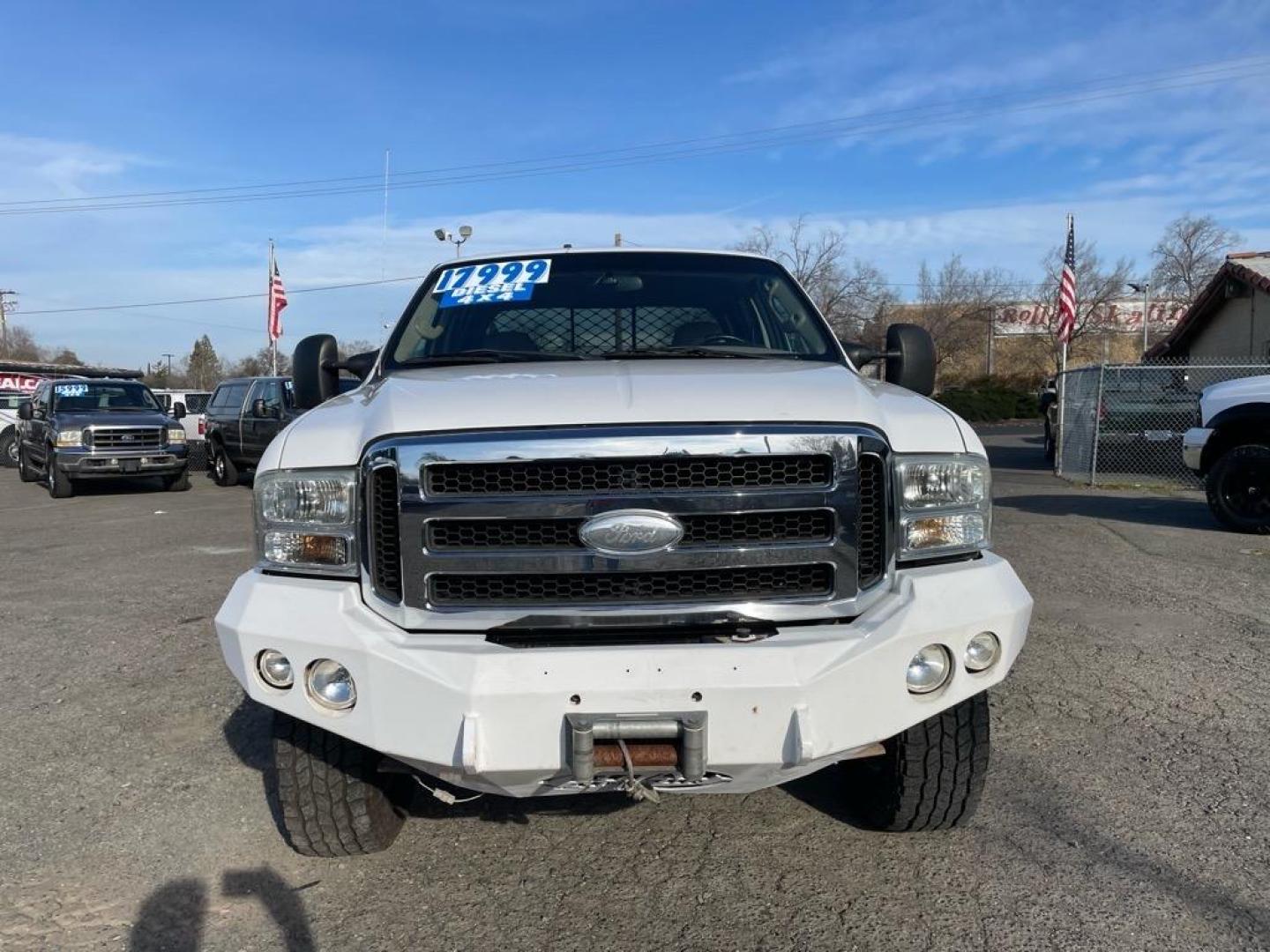 2005 Oxford White Clearcoat Ford F-250 Super Duty Lariat (1FTSW21P35E) with an 6.0L Power Stroke 6.0L Diesel Turbo V8 325hp 560ft. lbs. Direct Injection engine, 5-Speed Automatic transmission, located at 800 Riverside Ave, Roseville, CA, 95678, 916-773-4549 & Toll Free: 866-719-4393, 38.732265, -121.291039 - DIESEL CREW CAB 4X4 FX4 LARIAT LIFTGATE WINCH - Photo#7