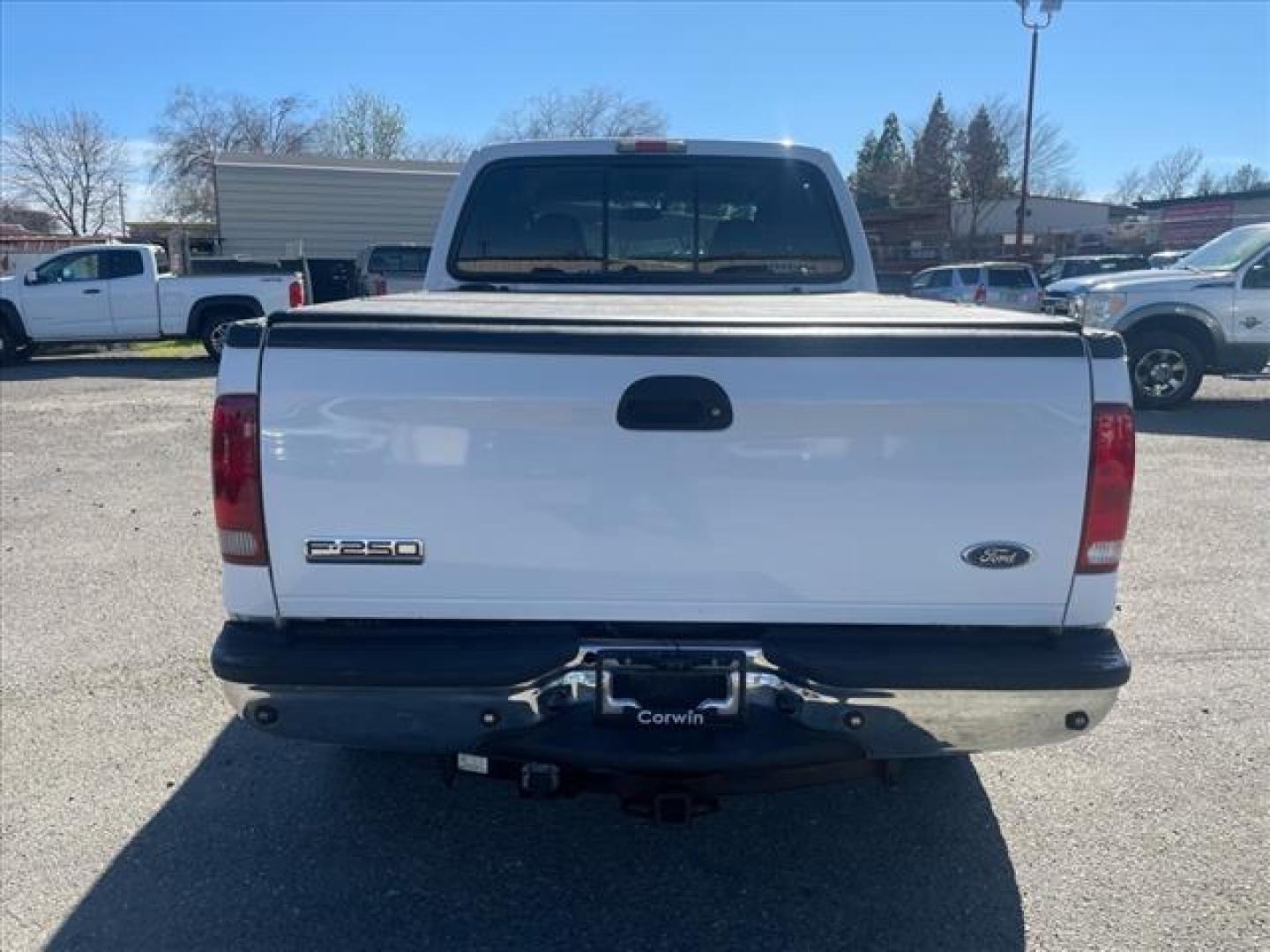 2005 Oxford White Clearcoat Ford F-250 Super Duty Lariat (1FTSW21PX5E) with an 6.0L Power Stroke 6.0L Diesel Turbo V8 325hp 560ft. lbs. Direct Injection engine, 5-Speed Automatic transmission, located at 800 Riverside Ave, Roseville, CA, 95678, 916-773-4549 & Toll Free: 866-719-4393, 38.732265, -121.291039 - DIESEL CREW CAB 4X4 FX4 LARIAT HEADSTUDS LIFTED AIR BAG SUSPENSION POWER RUNNING BOARDS CLEAN CARFAX - Photo#9