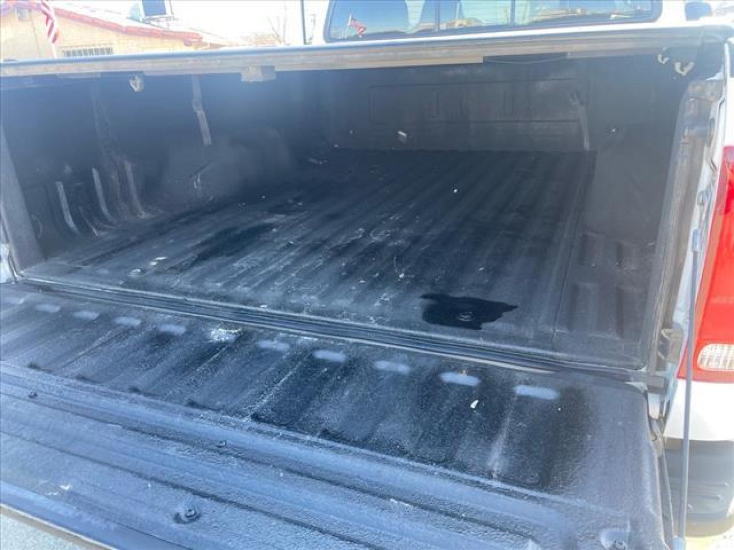 2005 Oxford White Clearcoat Ford F-250 Super Duty Lariat (1FTSW21PX5E) with an 6.0L Power Stroke 6.0L Diesel Turbo V8 325hp 560ft. lbs. Direct Injection engine, 5-Speed Automatic transmission, located at 800 Riverside Ave, Roseville, CA, 95678, 916-773-4549 & Toll Free: 866-719-4393, 38.732265, -121.291039 - DIESEL CREW CAB 4X4 FX4 LARIAT HEADSTUDS LIFTED AIR BAG SUSPENSION POWER RUNNING BOARDS CLEAN CARFAX - Photo#10