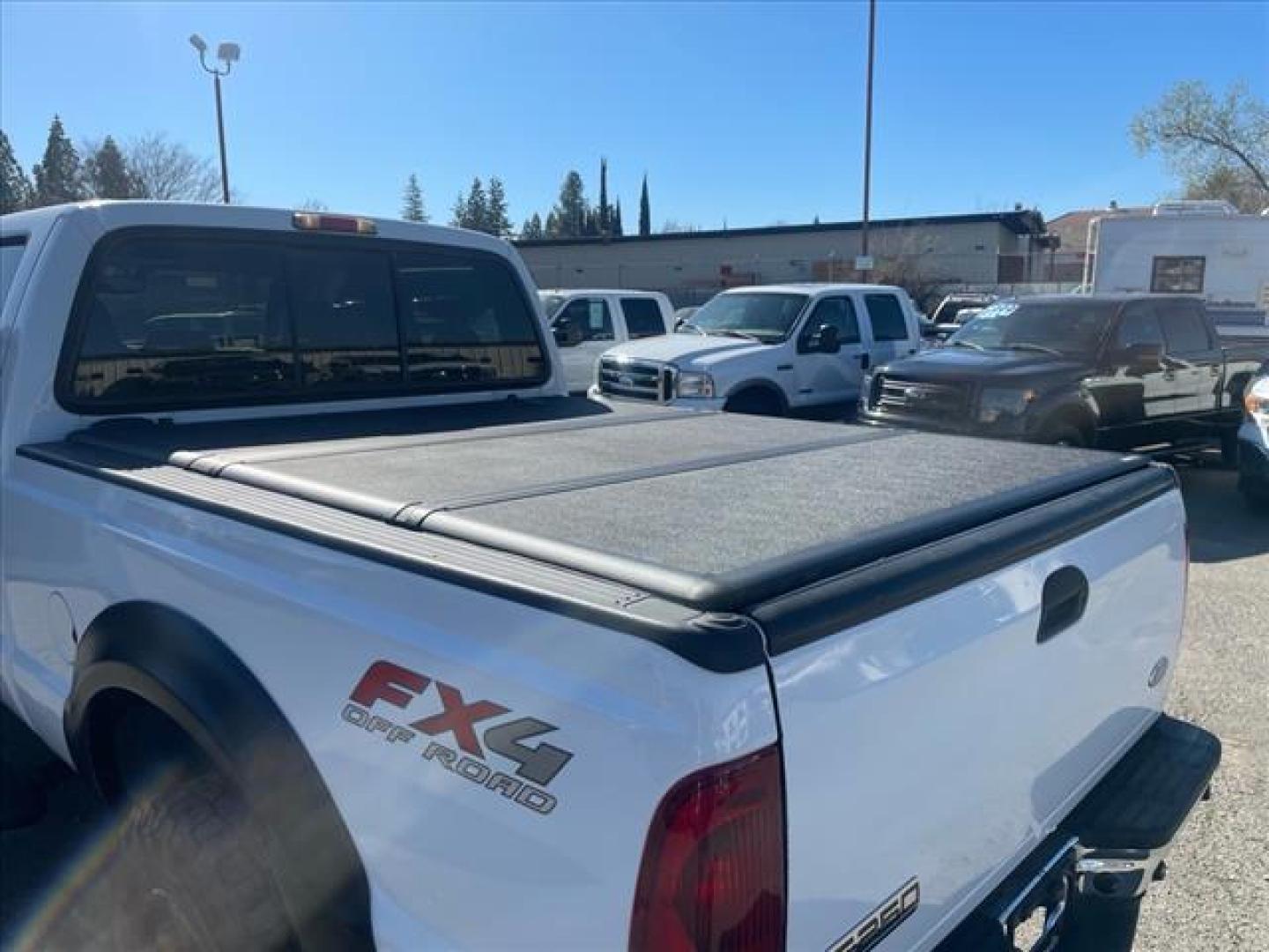 2005 Oxford White Clearcoat Ford F-250 Super Duty Lariat (1FTSW21PX5E) with an 6.0L Power Stroke 6.0L Diesel Turbo V8 325hp 560ft. lbs. Direct Injection engine, 5-Speed Automatic transmission, located at 800 Riverside Ave, Roseville, CA, 95678, 916-773-4549 & Toll Free: 866-719-4393, 38.732265, -121.291039 - DIESEL CREW CAB 4X4 FX4 LARIAT HEADSTUDS LIFTED AIR BAG SUSPENSION POWER RUNNING BOARDS CLEAN CARFAX - Photo#11