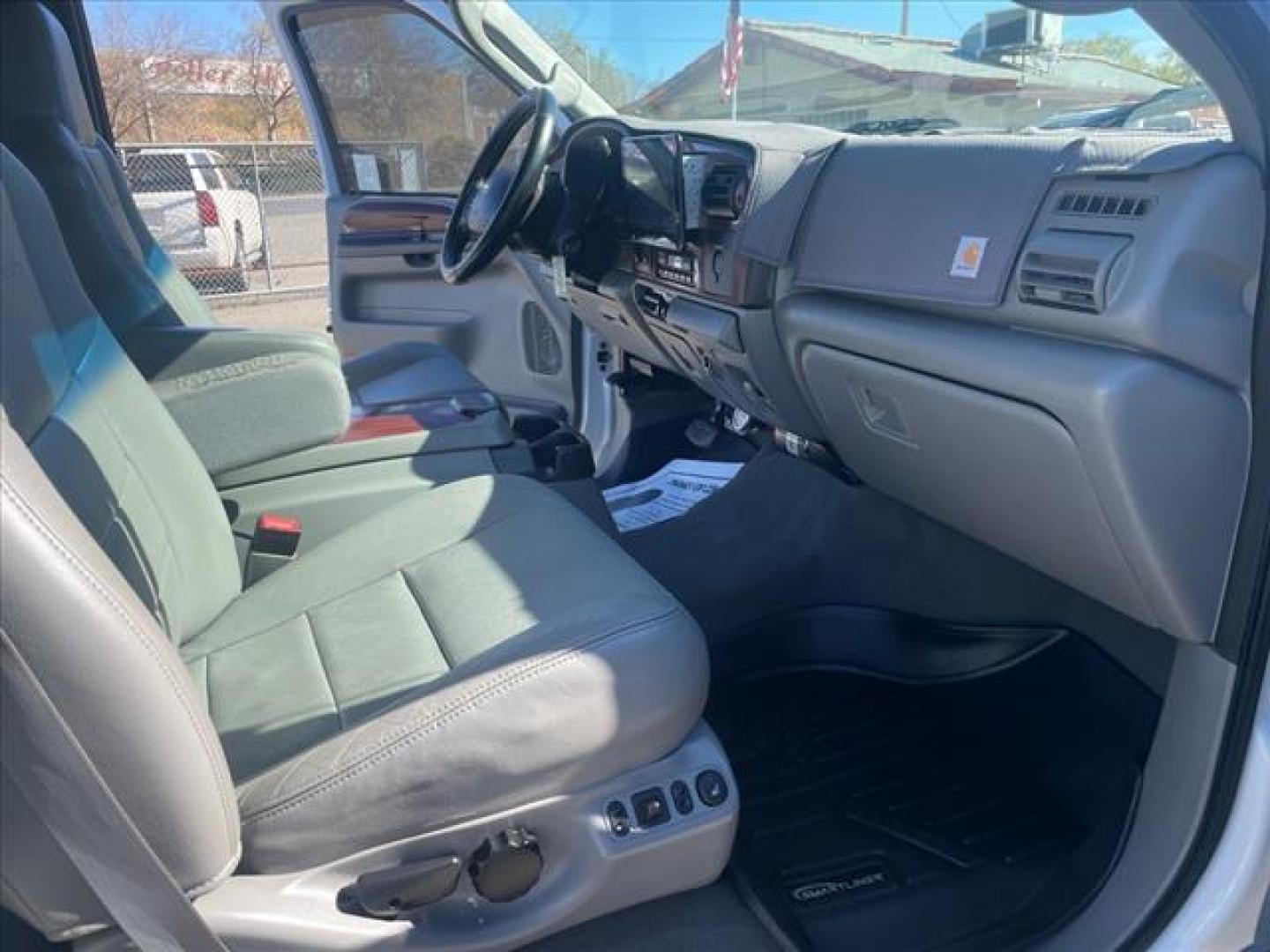 2005 Oxford White Clearcoat Ford F-250 Super Duty Lariat (1FTSW21PX5E) with an 6.0L Power Stroke 6.0L Diesel Turbo V8 325hp 560ft. lbs. Direct Injection engine, 5-Speed Automatic transmission, located at 800 Riverside Ave, Roseville, CA, 95678, 916-773-4549 & Toll Free: 866-719-4393, 38.732265, -121.291039 - DIESEL CREW CAB 4X4 FX4 LARIAT HEADSTUDS LIFTED AIR BAG SUSPENSION POWER RUNNING BOARDS CLEAN CARFAX - Photo#16