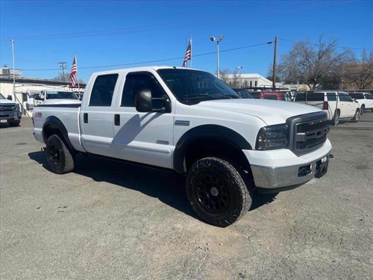 2005 Oxford White Clearcoat Ford F-250 Super Duty Lariat (1FTSW21PX5E) with an 6.0L Power Stroke 6.0L Diesel Turbo V8 325hp 560ft. lbs. Direct Injection engine, 5-Speed Automatic transmission, located at 800 Riverside Ave, Roseville, CA, 95678, 916-773-4549 & Toll Free: 866-719-4393, 38.732265, -121.291039 - DIESEL CREW CAB 4X4 FX4 LARIAT HEADSTUDS LIFTED AIR BAG SUSPENSION POWER RUNNING BOARDS CLEAN CARFAX - Photo#1
