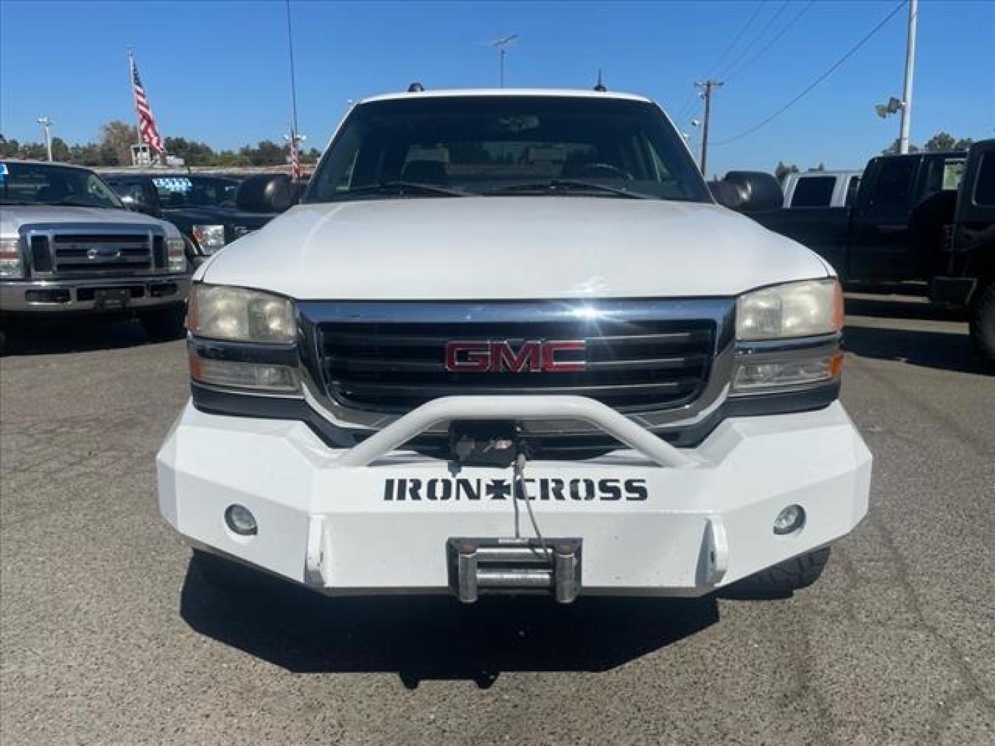 2005 Summit White GMC Sierra 2500HD SLE (1GTHK23285F) with an 6.6L Duramax 6.6L Diesel Turbo V8 300hp 520ft. lbs. Direct Injection engine, 5-Speed Automatic transmission, located at 800 Riverside Ave, Roseville, CA, 95678, 916-773-4549 & Toll Free: 866-719-4393, 38.732265, -121.291039 - DURAMAX DIESEL CREW CAB 4X4 SLE SERVICE RECORDS ON CLEAN CARFAX - Photo#9