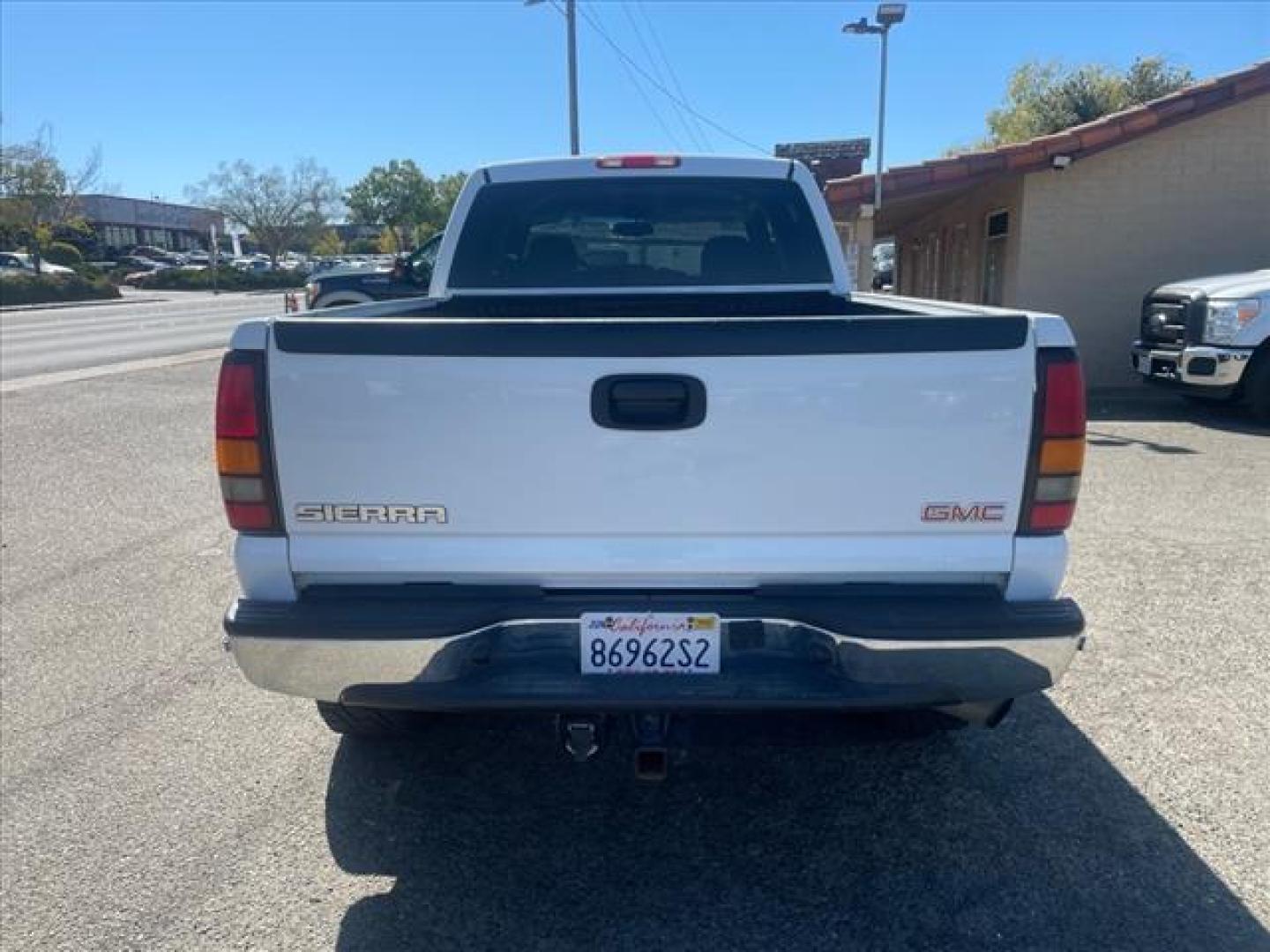2005 Summit White GMC Sierra 2500HD SLE (1GTHK23285F) with an 6.6L Duramax 6.6L Diesel Turbo V8 300hp 520ft. lbs. Direct Injection engine, 5-Speed Automatic transmission, located at 800 Riverside Ave, Roseville, CA, 95678, 916-773-4549 & Toll Free: 866-719-4393, 38.732265, -121.291039 - DURAMAX DIESEL CREW CAB 4X4 SLE SERVICE RECORDS ON CLEAN CARFAX - Photo#10