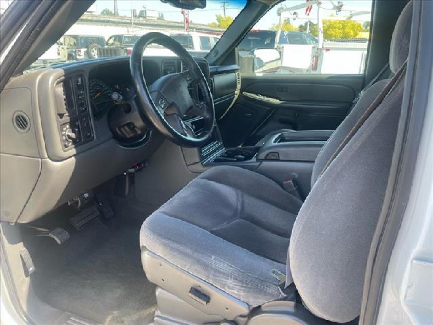 2005 Summit White GMC Sierra 2500HD SLE (1GTHK23285F) with an 6.6L Duramax 6.6L Diesel Turbo V8 300hp 520ft. lbs. Direct Injection engine, 5-Speed Automatic transmission, located at 800 Riverside Ave, Roseville, CA, 95678, 916-773-4549 & Toll Free: 866-719-4393, 38.732265, -121.291039 - DURAMAX DIESEL CREW CAB 4X4 SLE SERVICE RECORDS ON CLEAN CARFAX - Photo#13