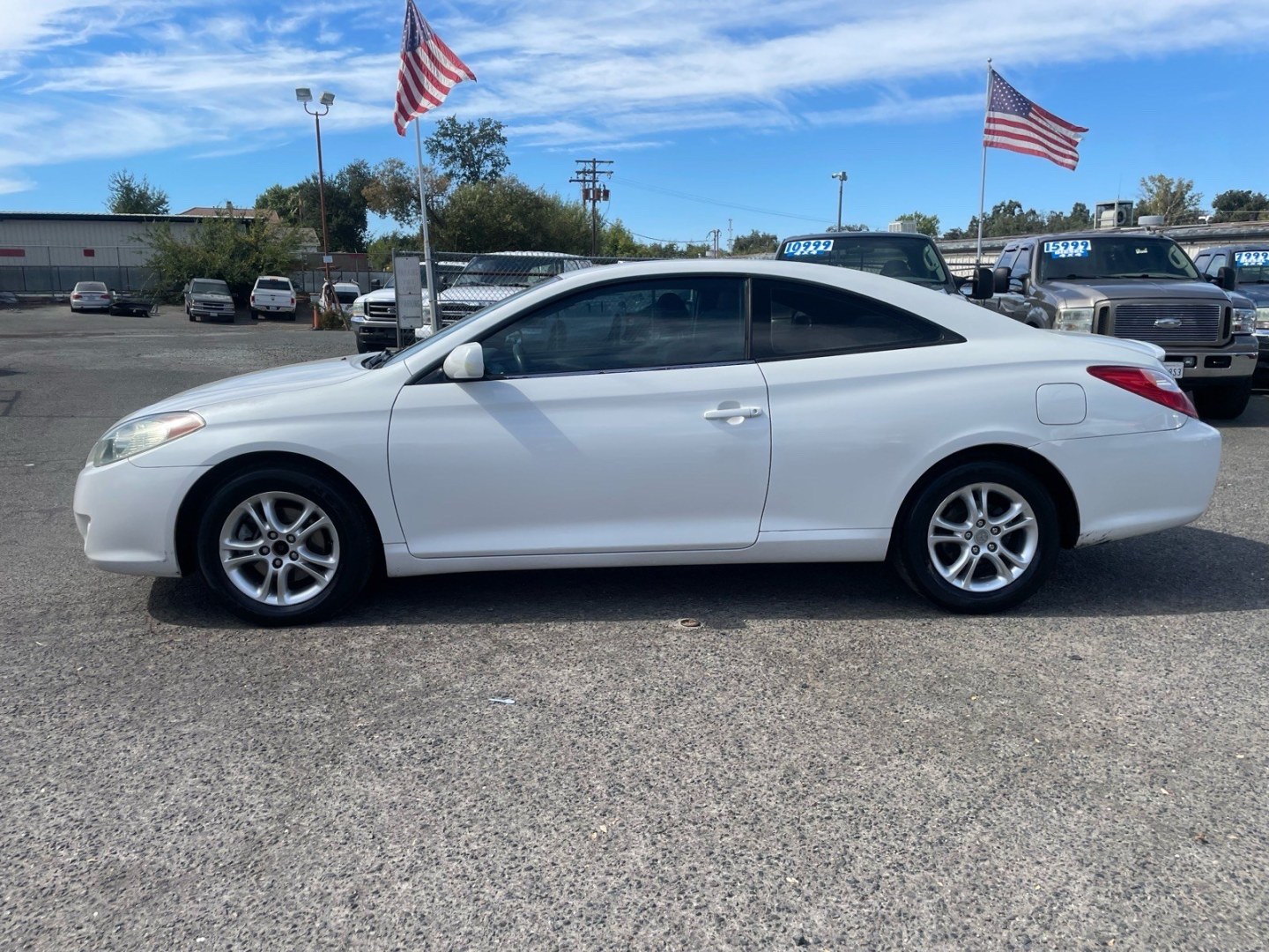 2005 White Toyota Camry Solara SE (4T1CE38P15U) with an 2.4L 2.4L I4 157hp 162ft. lbs. Other engine, 4-Speed Automatic transmission, located at 800 Riverside Ave, Roseville, CA, 95678, 916-773-4549 & Toll Free: 866-719-4393, 38.732265, -121.291039 - SE CLEAN CARFAX- Photo#4