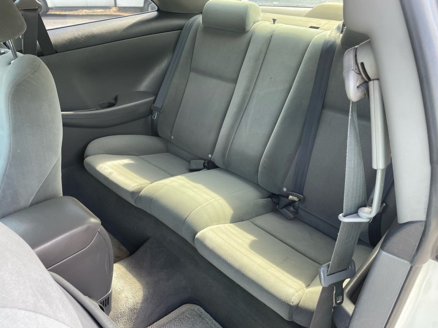 2005 White Toyota Camry Solara SE (4T1CE38P15U) with an 2.4L 2.4L I4 157hp 162ft. lbs. Other engine, 4-Speed Automatic transmission, located at 800 Riverside Ave, Roseville, CA, 95678, 916-773-4549 & Toll Free: 866-719-4393, 38.732265, -121.291039 - SE CLEAN CARFAX- Photo#9