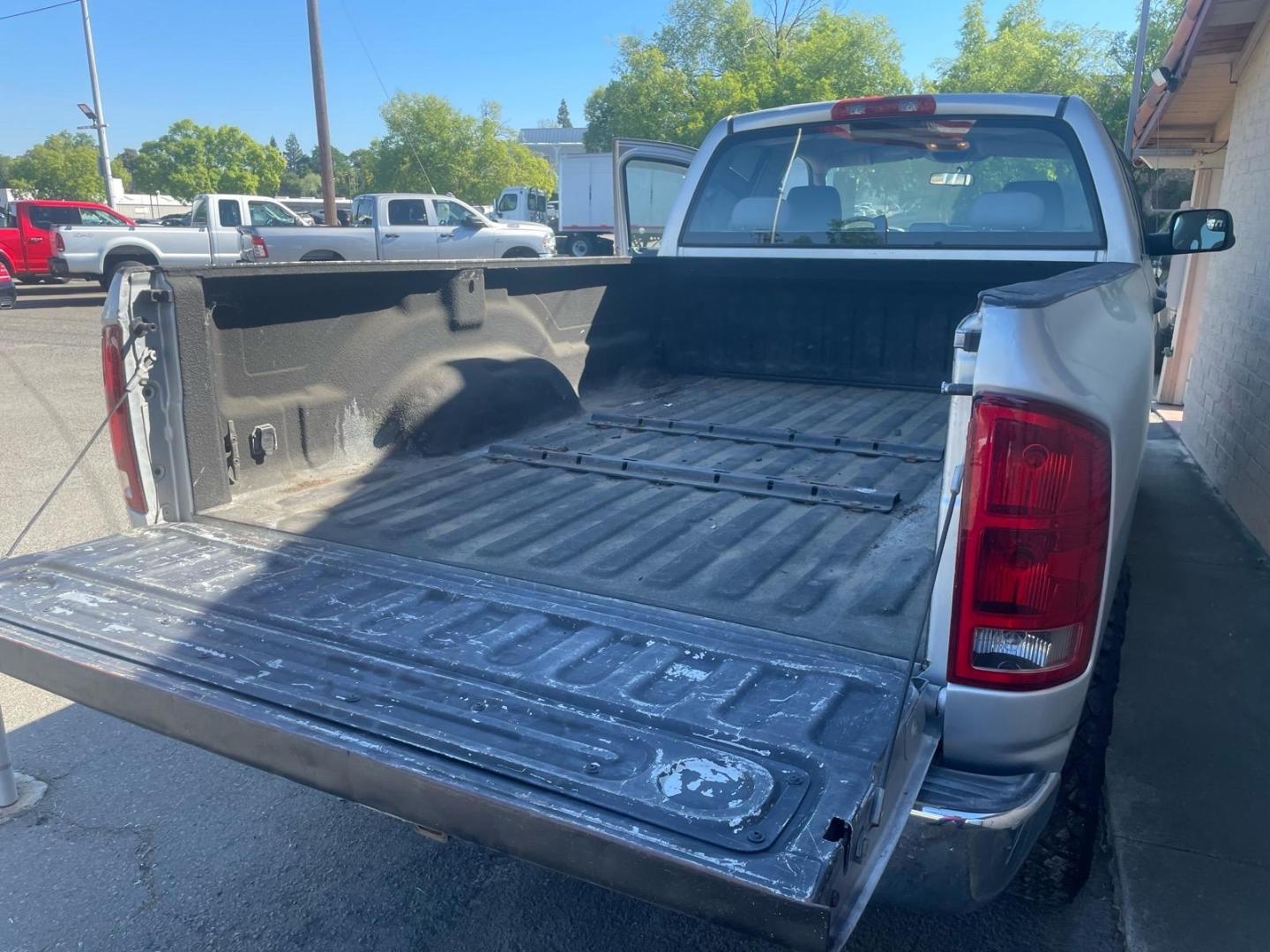2006 Bright Silver Metallic Clearcoat Dodge Ram 2500 SLT (3D7KS28C56G) with an 5.9L 5.9L Turbocharged Diesel I6 OHV 24V FI Engine Direct Injection engine, 4-Speed Automatic transmission, located at 800 Riverside Ave, Roseville, CA, 95678, 916-773-4549 & Toll Free: 866-719-4393, 38.732265, -121.291039 - 5.9 CUMMINS DIESEL QUAD CAB 4X4 SLT LOW MILES- Photo#9
