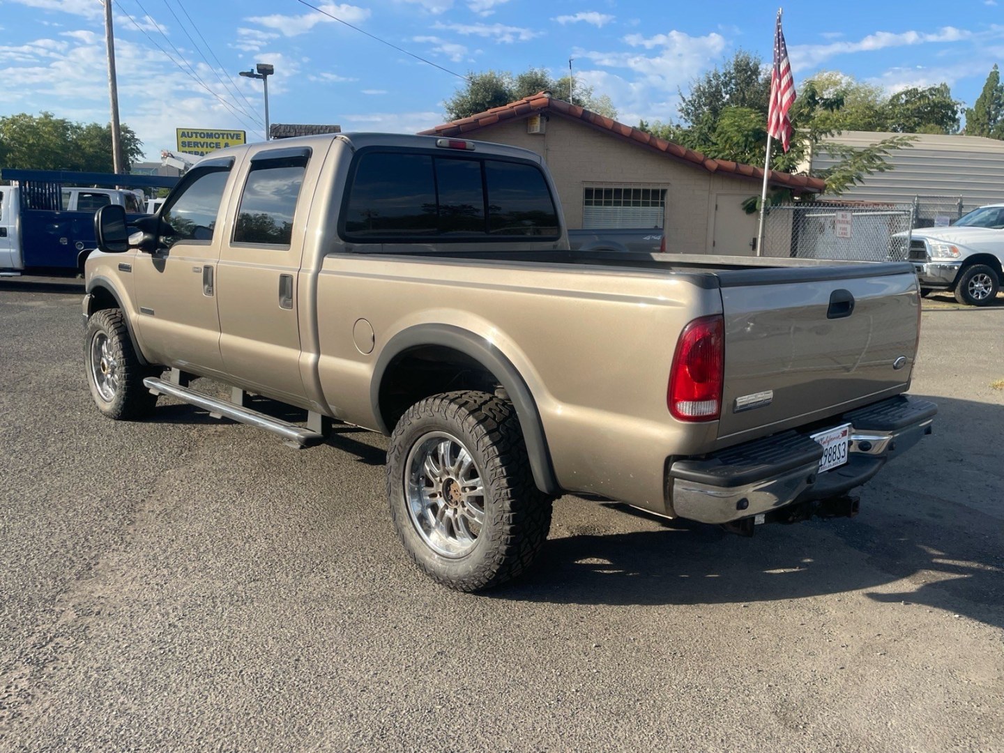 2006 Arizona Beige Clearcoat Metallic Ford F-250 Super Duty Lariat (1FTSW21P76E) with an 6.0L Power Stroke 6.0L Diesel Turbo V8 325hp 560ft. lbs. Direct Injection engine, 5-Speed Automatic transmission, located at 800 Riverside Ave, Roseville, CA, 95678, 916-773-4549 & Toll Free: 866-719-4393, 38.732265, -121.291039 - DIESEL CREW CAB 4X4 LARIAT MOON ROOF- Photo#2