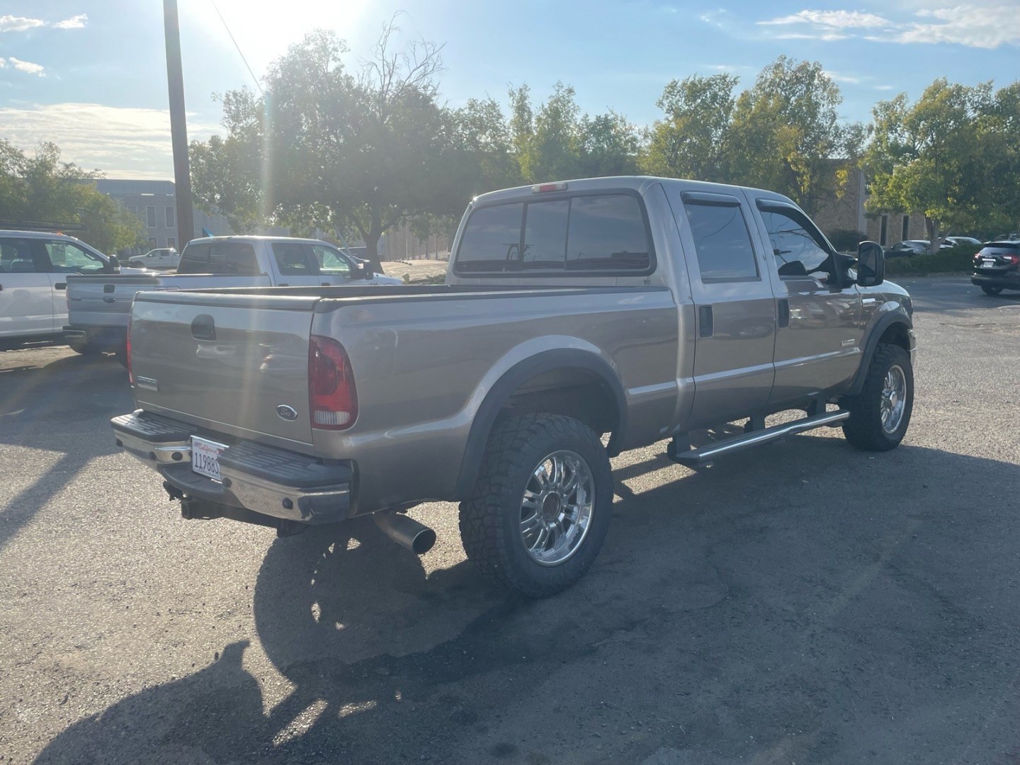 2006 Arizona Beige Clearcoat Metallic Ford F-250 Super Duty Lariat (1FTSW21P76E) with an 6.0L Power Stroke 6.0L Diesel Turbo V8 325hp 560ft. lbs. Direct Injection engine, 5-Speed Automatic transmission, located at 800 Riverside Ave, Roseville, CA, 95678, 916-773-4549 & Toll Free: 866-719-4393, 38.732265, -121.291039 - DIESEL CREW CAB 4X4 LARIAT MOON ROOF- Photo#4