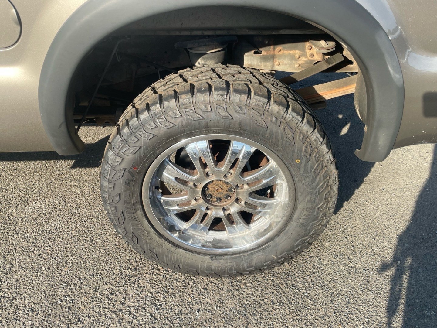 2006 Arizona Beige Clearcoat Metallic Ford F-250 Super Duty Lariat (1FTSW21P76E) with an 6.0L Power Stroke 6.0L Diesel Turbo V8 325hp 560ft. lbs. Direct Injection engine, 5-Speed Automatic transmission, located at 800 Riverside Ave, Roseville, CA, 95678, 916-773-4549 & Toll Free: 866-719-4393, 38.732265, -121.291039 - DIESEL CREW CAB 4X4 LARIAT MOON ROOF- Photo#11