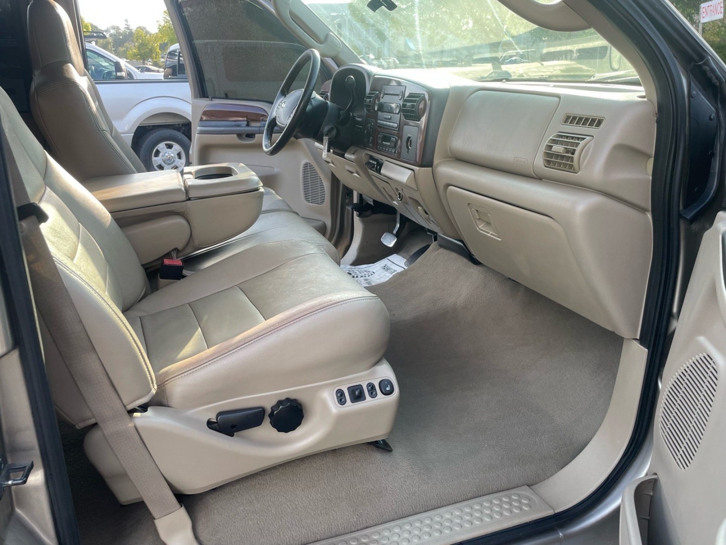 2006 Arizona Beige Clearcoat Metallic Ford F-250 Super Duty Lariat (1FTSW21P76E) with an 6.0L Power Stroke 6.0L Diesel Turbo V8 325hp 560ft. lbs. Direct Injection engine, 5-Speed Automatic transmission, located at 800 Riverside Ave, Roseville, CA, 95678, 916-773-4549 & Toll Free: 866-719-4393, 38.732265, -121.291039 - DIESEL CREW CAB 4X4 LARIAT MOON ROOF- Photo#14