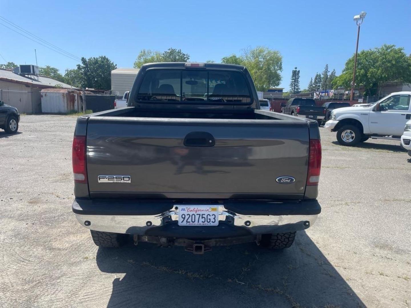 2006 Brown Ford F-250 Super Duty Lariat (1FTSW21P16E) with an 6.0L Power Stroke 6.0L Diesel Turbo V8 325hp 560ft. lbs. Direct Injection engine, 5-Speed Automatic transmission, located at 800 Riverside Ave, Roseville, CA, 95678, 916-773-4549 & Toll Free: 866-719-4393, 38.732265, -121.291039 - DIESEL CREW CAB 4X4 LARIAT LIFTED HEADSTUDS BULLET PROOF EGR COOLER SERVICE RECORDS - Photo#7