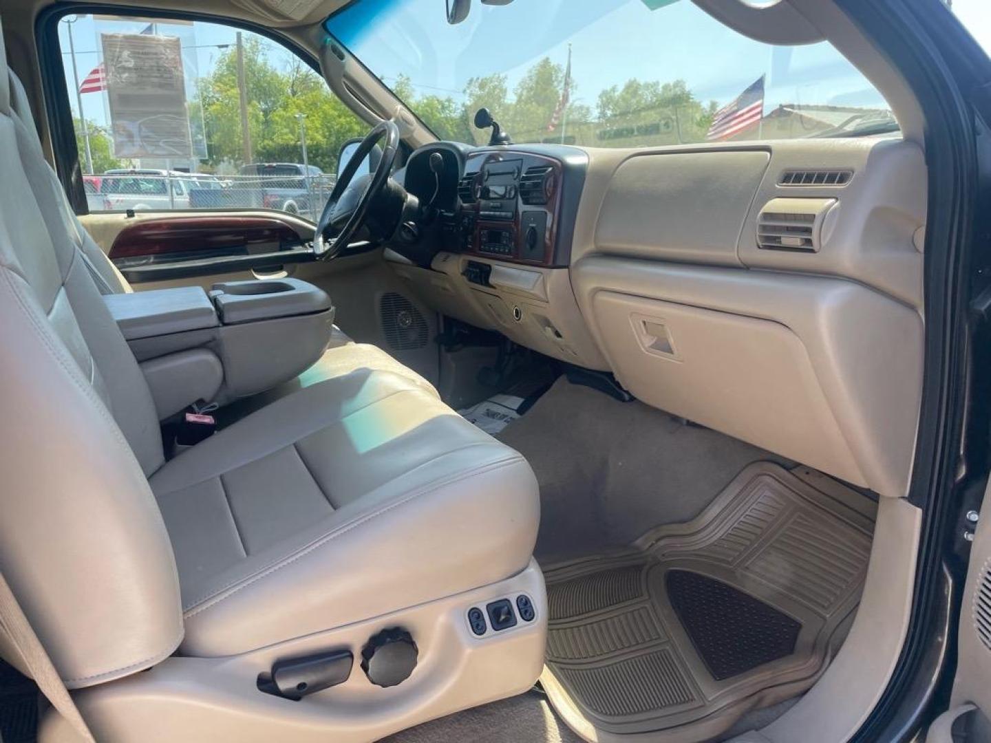 2006 Brown Ford F-250 Super Duty Lariat (1FTSW21P16E) with an 6.0L Power Stroke 6.0L Diesel Turbo V8 325hp 560ft. lbs. Direct Injection engine, 5-Speed Automatic transmission, located at 800 Riverside Ave, Roseville, CA, 95678, 916-773-4549 & Toll Free: 866-719-4393, 38.732265, -121.291039 - DIESEL CREW CAB 4X4 LARIAT LIFTED HEADSTUDS BULLET PROOF EGR COOLER SERVICE RECORDS - Photo#10