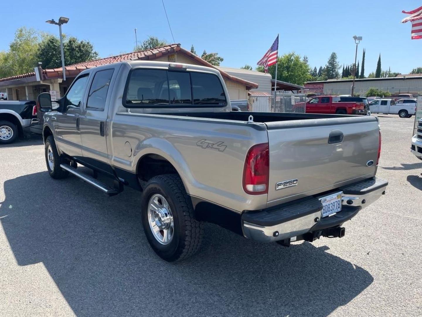2006 Arizona Beige Clearcoat Metallic/Black Ford F-250 Super Duty Lariat (1FTSW21P36E) with an 6.0L Power Stroke 6.0L Diesel Turbo V8 325hp 560ft. lbs. Direct Injection engine, 5-Speed Automatic transmission, located at 800 Riverside Ave, Roseville, CA, 95678, 916-773-4549 & Toll Free: 866-719-4393, 38.732265, -121.291039 - DIESEL CREW CAB 4X4 LARIAT LOW MILES ONE OWNER - Photo#2