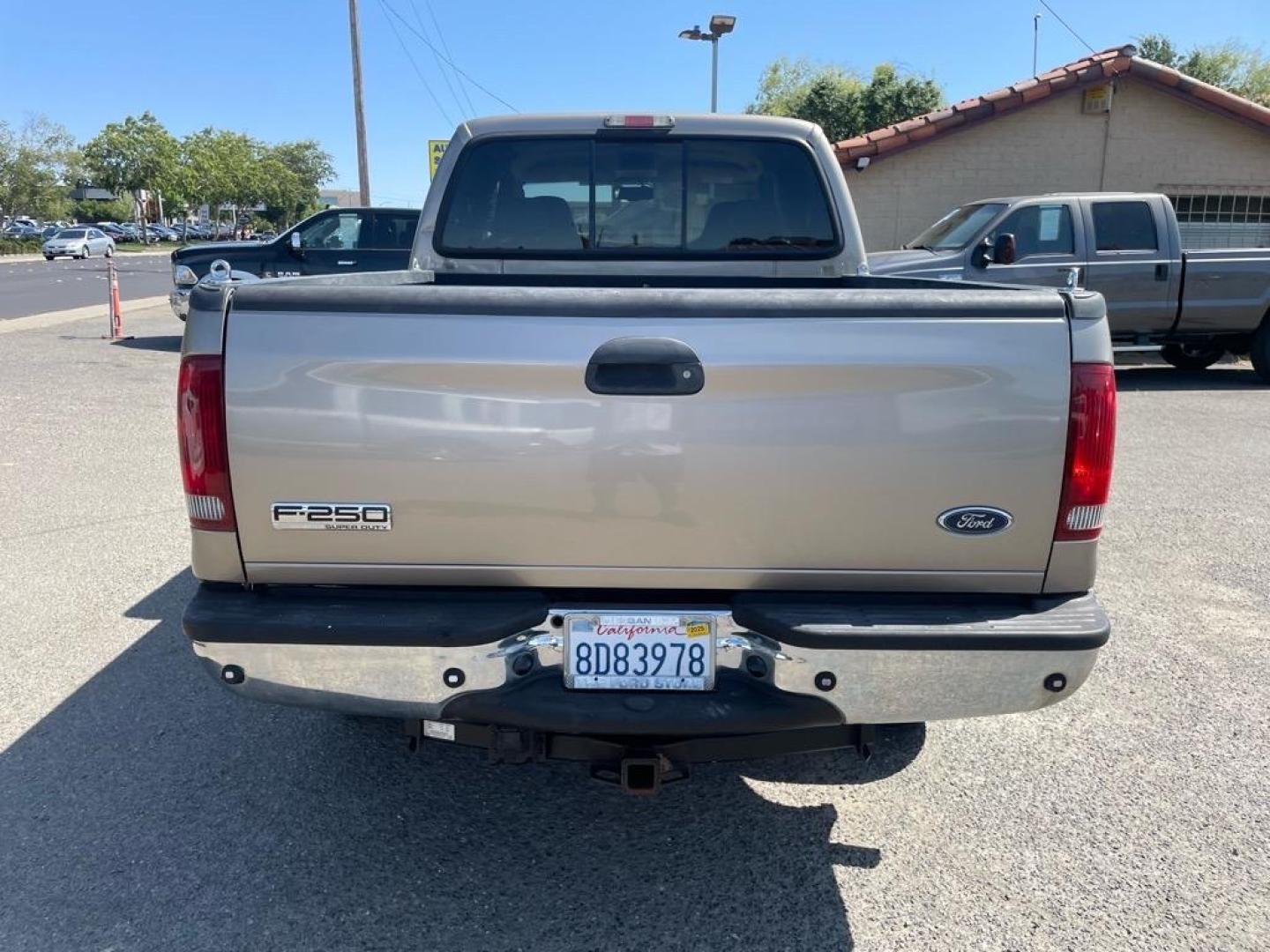2006 Arizona Beige Clearcoat Metallic/Black Ford F-250 Super Duty Lariat (1FTSW21P36E) with an 6.0L Power Stroke 6.0L Diesel Turbo V8 325hp 560ft. lbs. Direct Injection engine, 5-Speed Automatic transmission, located at 800 Riverside Ave, Roseville, CA, 95678, 916-773-4549 & Toll Free: 866-719-4393, 38.732265, -121.291039 - DIESEL CREW CAB 4X4 LARIAT LOW MILES ONE OWNER - Photo#3