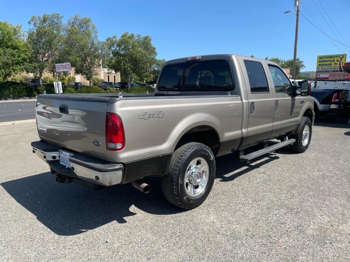 2006 Arizona Beige Clearcoat Metallic/Black Ford F-250 Super Duty Lariat (1FTSW21P36E) with an 6.0L Power Stroke 6.0L Diesel Turbo V8 325hp 560ft. lbs. Direct Injection engine, 5-Speed Automatic transmission, located at 800 Riverside Ave, Roseville, CA, 95678, 916-773-4549 & Toll Free: 866-719-4393, 38.732265, -121.291039 - DIESEL CREW CAB 4X4 LARIAT LOW MILES ONE OWNER - Photo#4