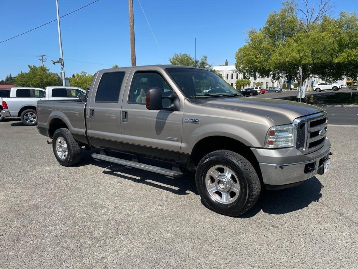 2006 Arizona Beige Clearcoat Metallic/Black Ford F-250 Super Duty Lariat (1FTSW21P36E) with an 6.0L Power Stroke 6.0L Diesel Turbo V8 325hp 560ft. lbs. Direct Injection engine, 5-Speed Automatic transmission, located at 800 Riverside Ave, Roseville, CA, 95678, 916-773-4549 & Toll Free: 866-719-4393, 38.732265, -121.291039 - DIESEL CREW CAB 4X4 LARIAT LOW MILES ONE OWNER - Photo#6