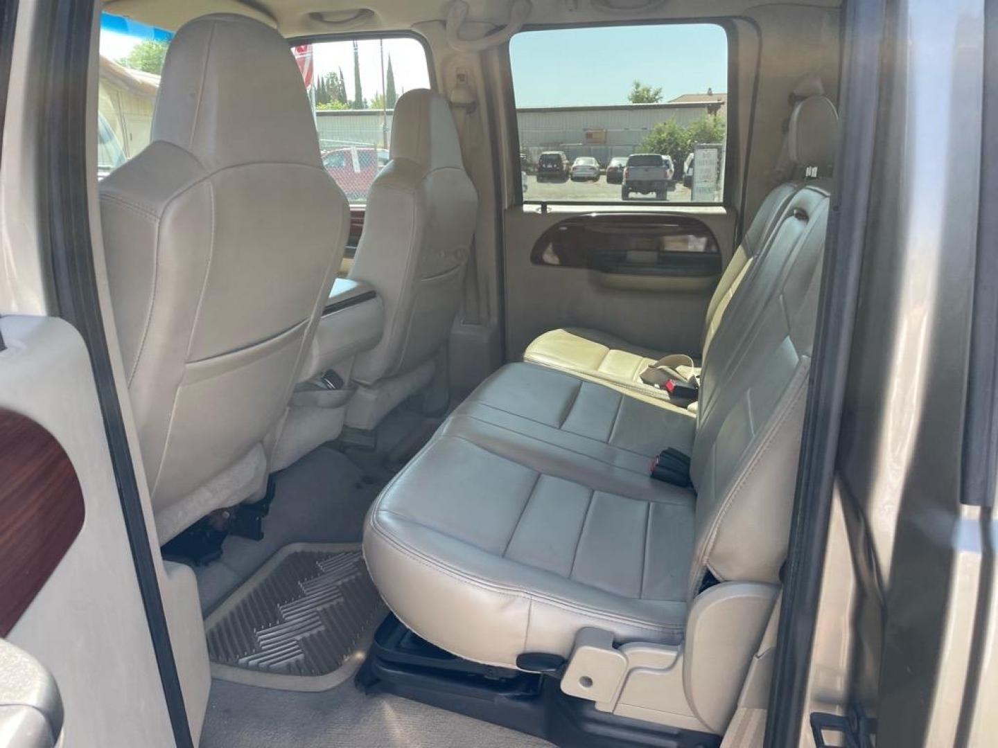 2006 Arizona Beige Clearcoat Metallic/Black Ford F-250 Super Duty Lariat (1FTSW21P36E) with an 6.0L Power Stroke 6.0L Diesel Turbo V8 325hp 560ft. lbs. Direct Injection engine, 5-Speed Automatic transmission, located at 800 Riverside Ave, Roseville, CA, 95678, 916-773-4549 & Toll Free: 866-719-4393, 38.732265, -121.291039 - DIESEL CREW CAB 4X4 LARIAT LOW MILES ONE OWNER - Photo#9