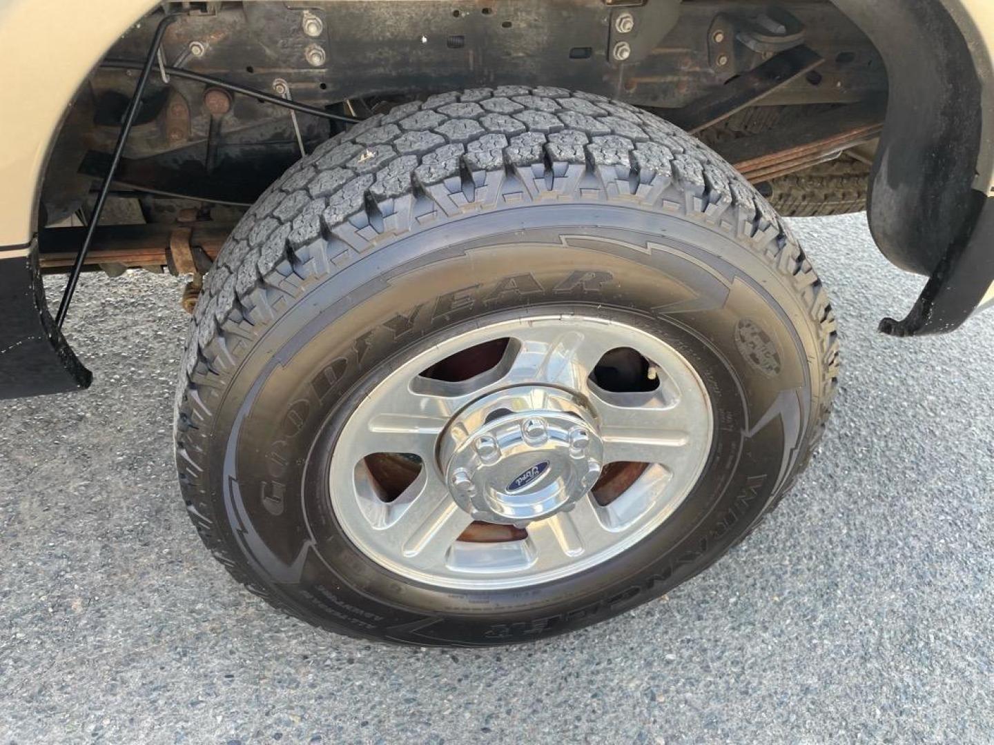 2006 Arizona Beige Clearcoat Metallic/Black Ford F-250 Super Duty Lariat (1FTSW21P36E) with an 6.0L Power Stroke 6.0L Diesel Turbo V8 325hp 560ft. lbs. Direct Injection engine, 5-Speed Automatic transmission, located at 800 Riverside Ave, Roseville, CA, 95678, 916-773-4549 & Toll Free: 866-719-4393, 38.732265, -121.291039 - DIESEL CREW CAB 4X4 LARIAT LOW MILES ONE OWNER - Photo#10