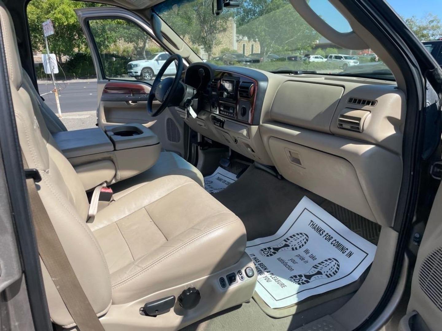 2006 Arizona Beige Clearcoat Metallic/Black Ford F-250 Super Duty Lariat (1FTSW21P36E) with an 6.0L Power Stroke 6.0L Diesel Turbo V8 325hp 560ft. lbs. Direct Injection engine, 5-Speed Automatic transmission, located at 800 Riverside Ave, Roseville, CA, 95678, 916-773-4549 & Toll Free: 866-719-4393, 38.732265, -121.291039 - DIESEL CREW CAB 4X4 LARIAT LOW MILES ONE OWNER - Photo#13